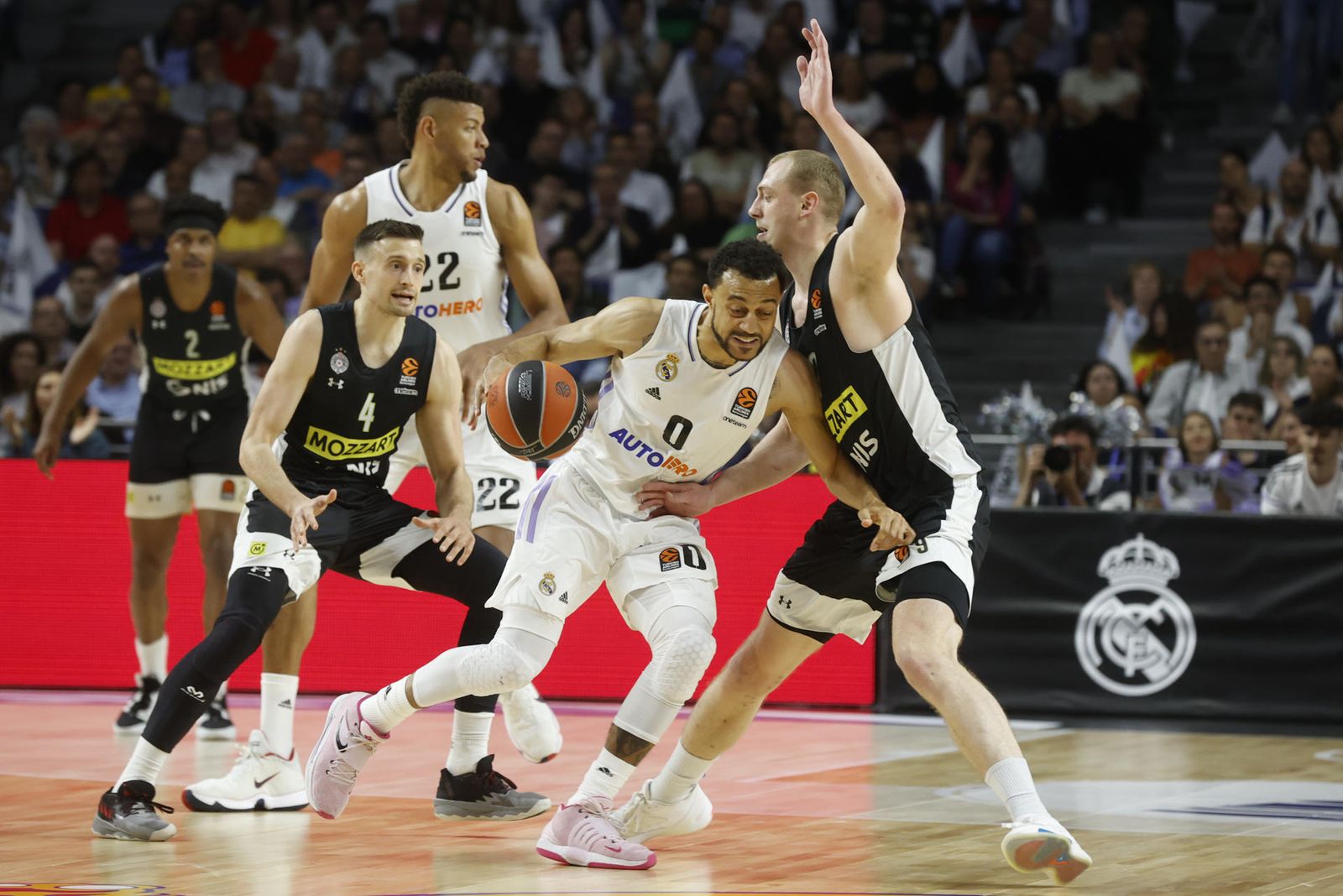 Nigel Williams Goss ante el Partizán