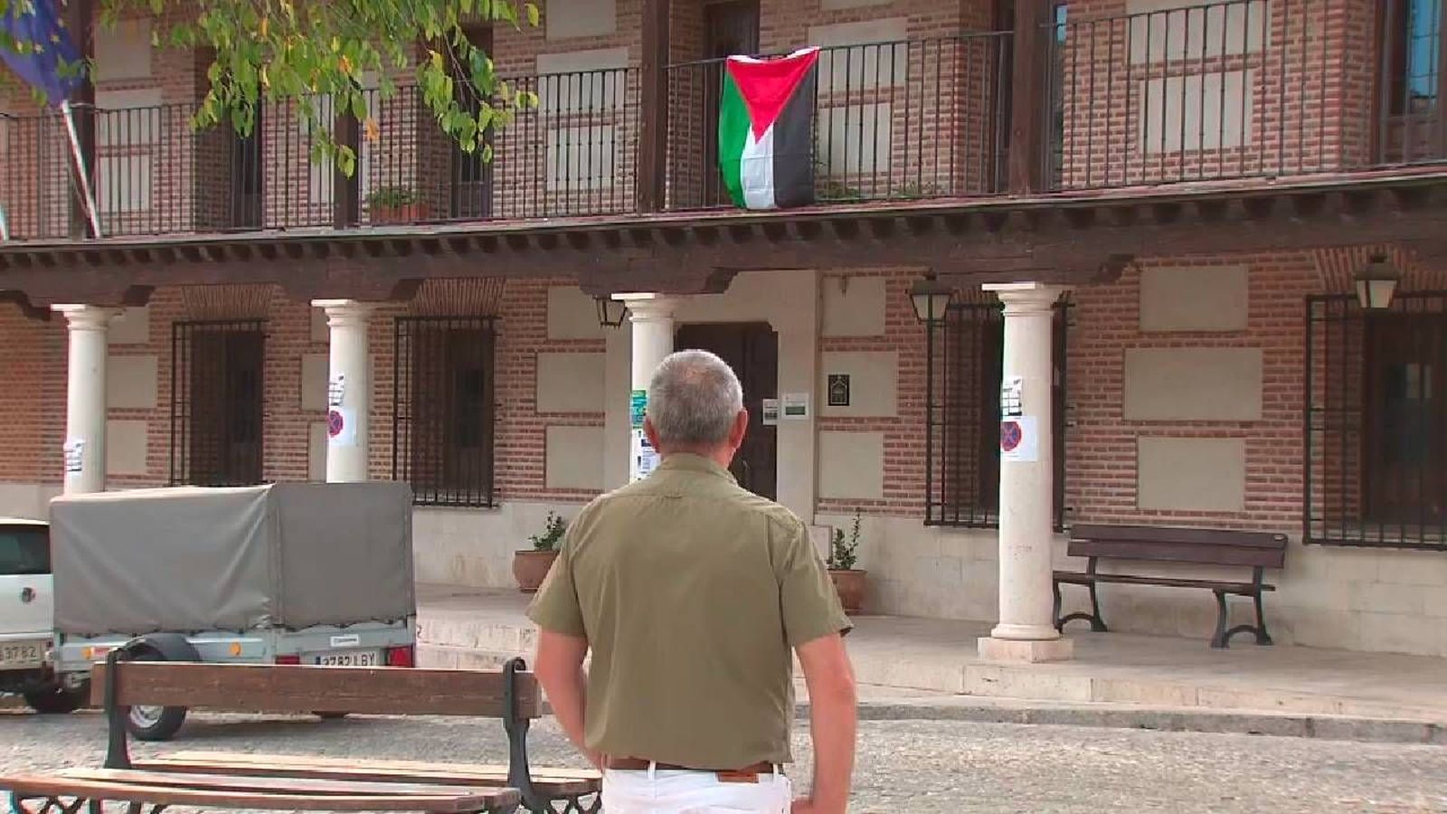 Una bandera palestina divide al Ayuntamiento de Casarrubuelos: la oposición denunciará su colocación en el balcón municipal