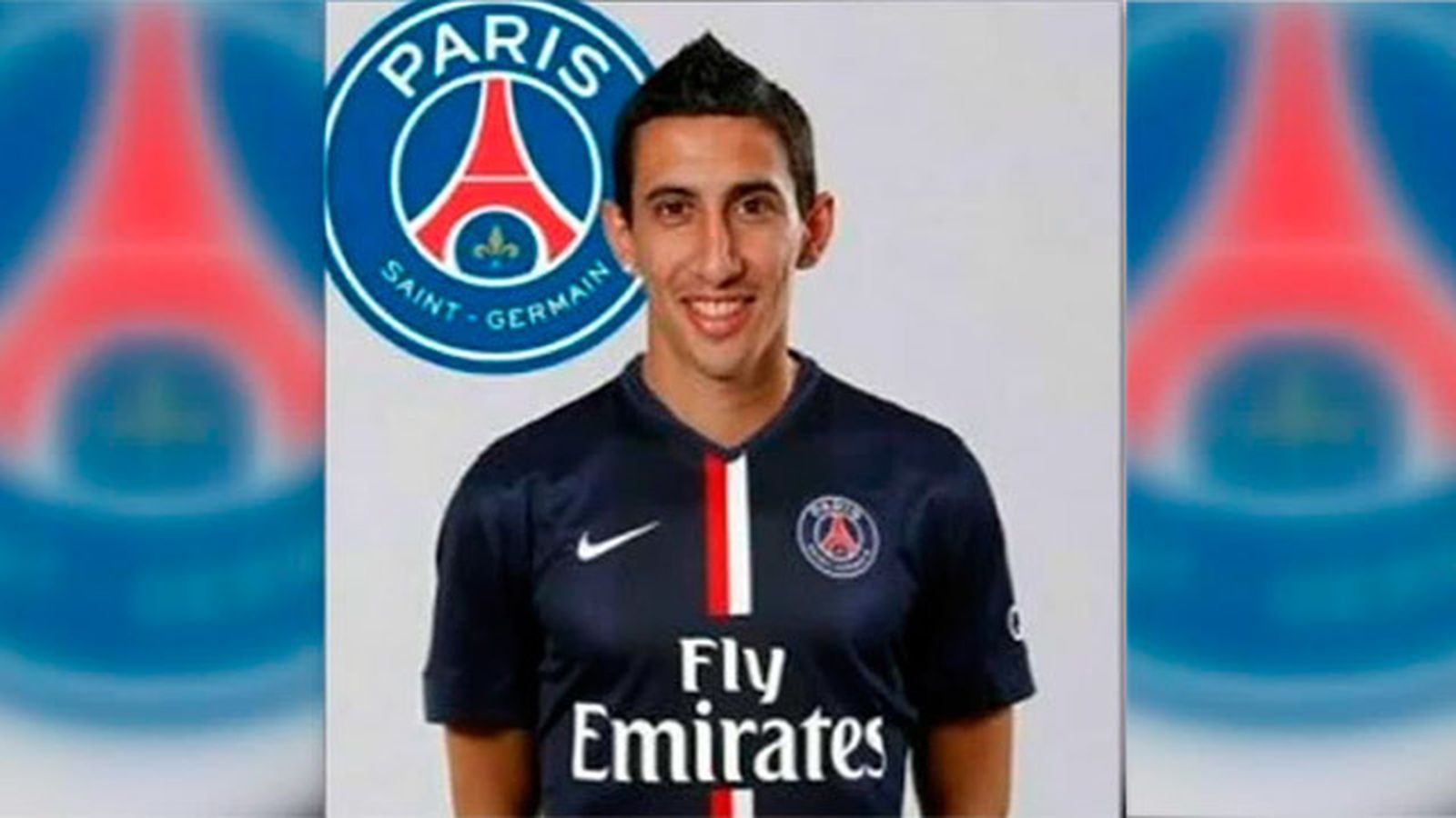 El fútbolista Ángel di María, en una simulación con la camiseta del Paris Saint-Germain