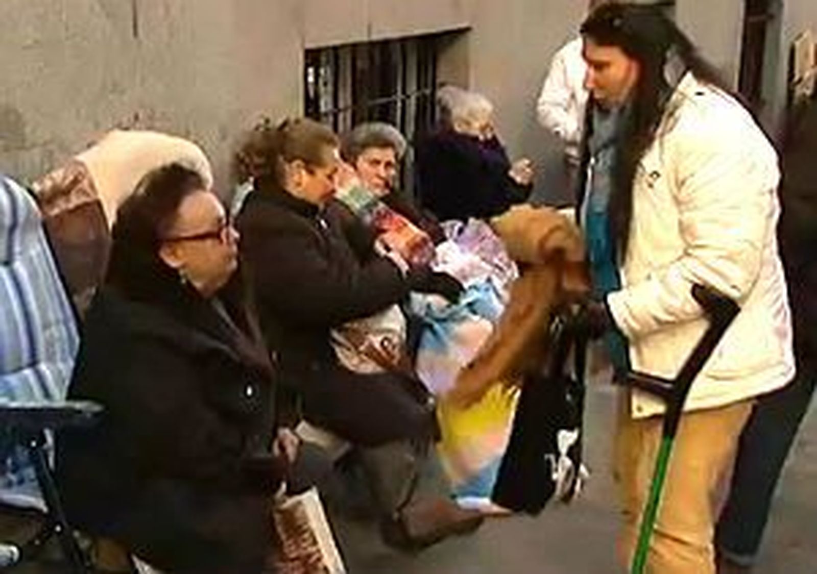 Largas filas esperando a las puertas del Cristo de Medinaceli
