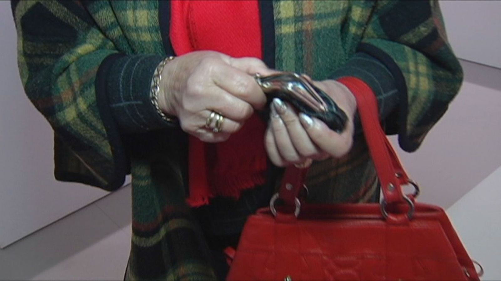 Se busca a la buena 'samaritana' que devolvió un bolso con 2.000 euros perdido en Fitur