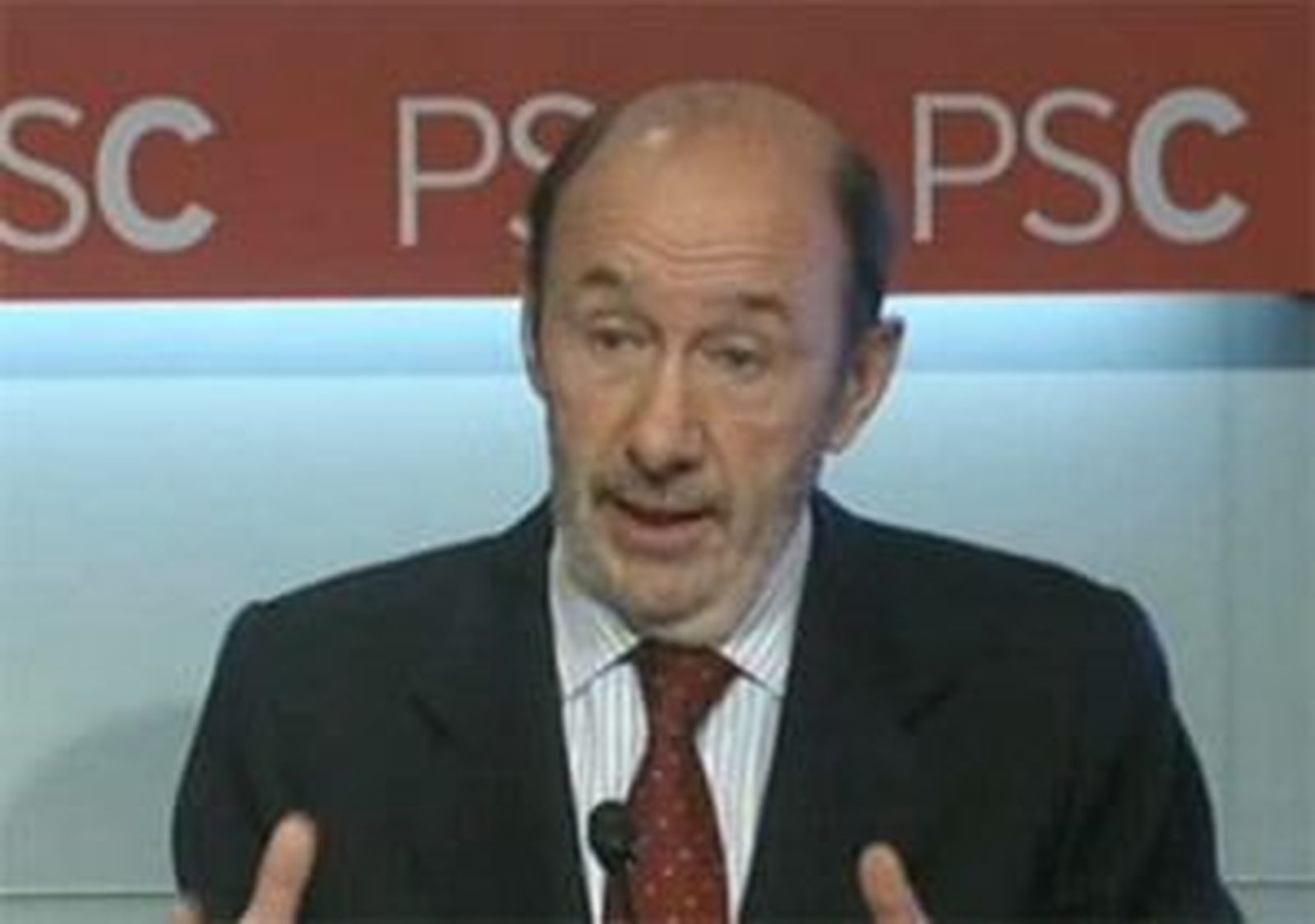 Rubalcaba y Navarro pactan una ofensiva federal que lleve el caso catalán al Congreso
