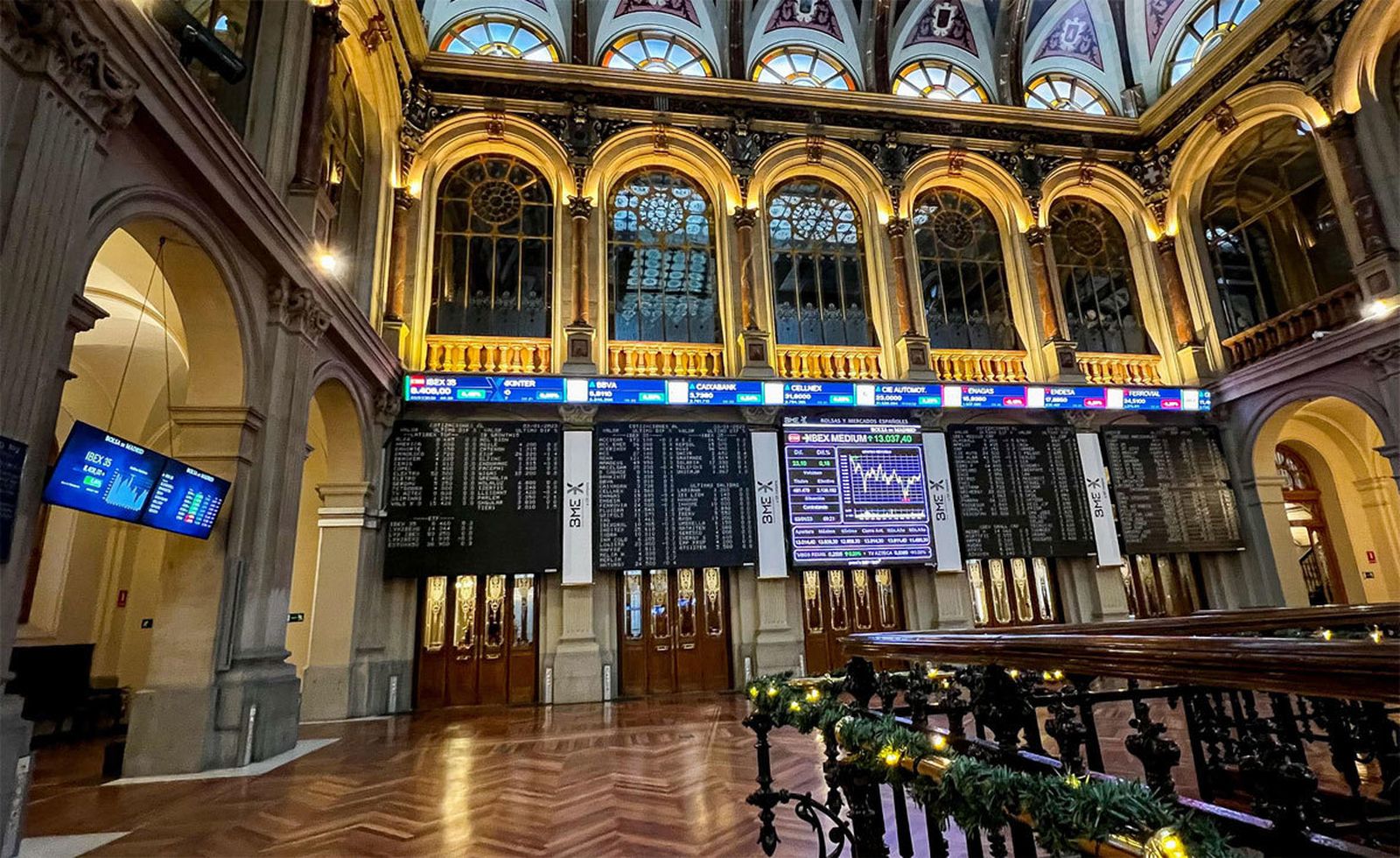 El Ibex 35 sube un 0,33% y acaricia los 8.400 puntos