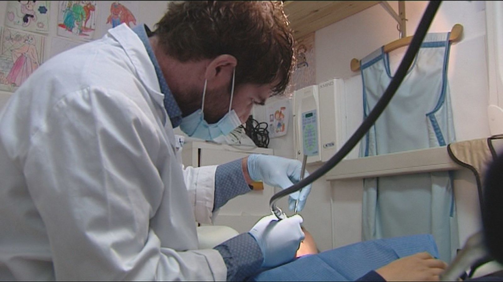 La Comunidad de Madrid pionera en salud bucodental: 360.000 personas mayores de 80 años accederán a tratamientos gratuitos