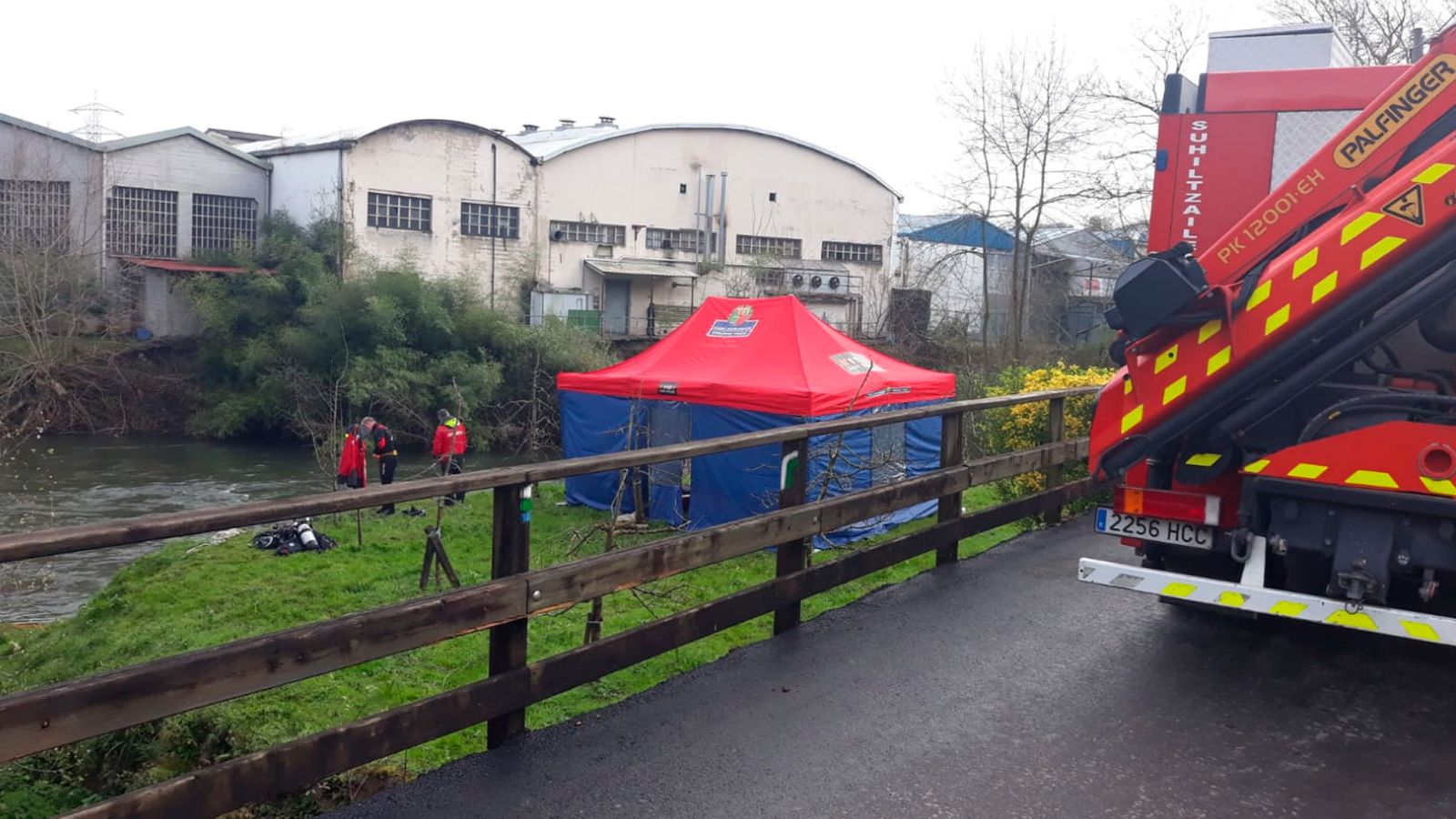 Los recursos de emergencia continúan búsqueda en el río Urumea