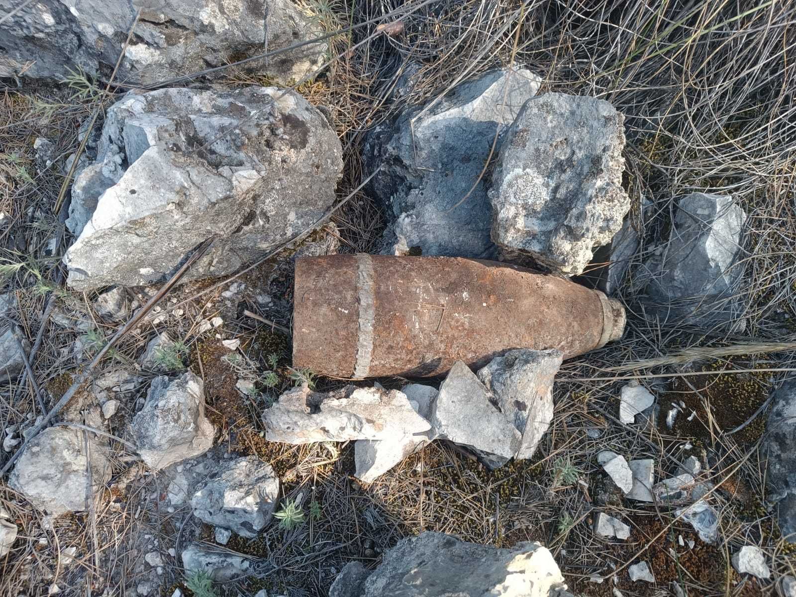 Encuentran un proyectil de la Guerra Civil en una zona verde de Arganda