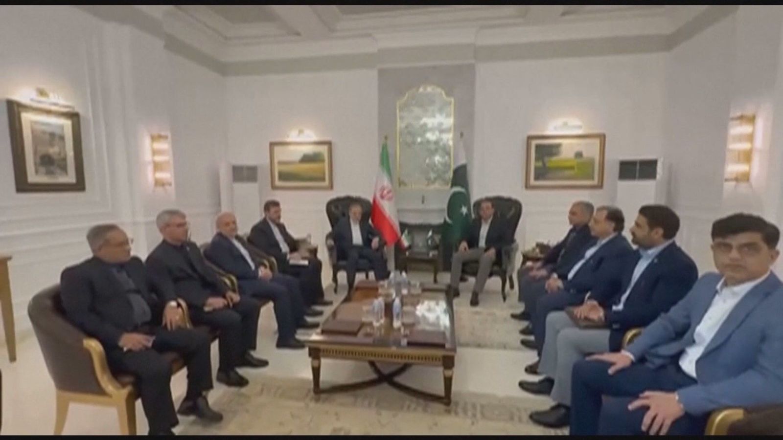EEUU envía a Pakistán su delegación para acordar la paz en Irán, que rehuye la negociación