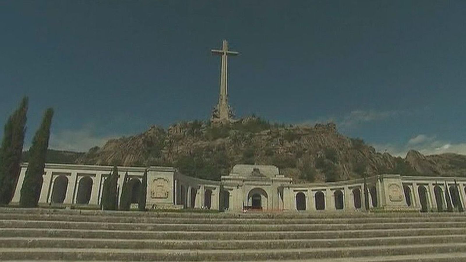 El PP y Ciudadanos se plantean no apoyar el decreto para exhumar los restos de Franco