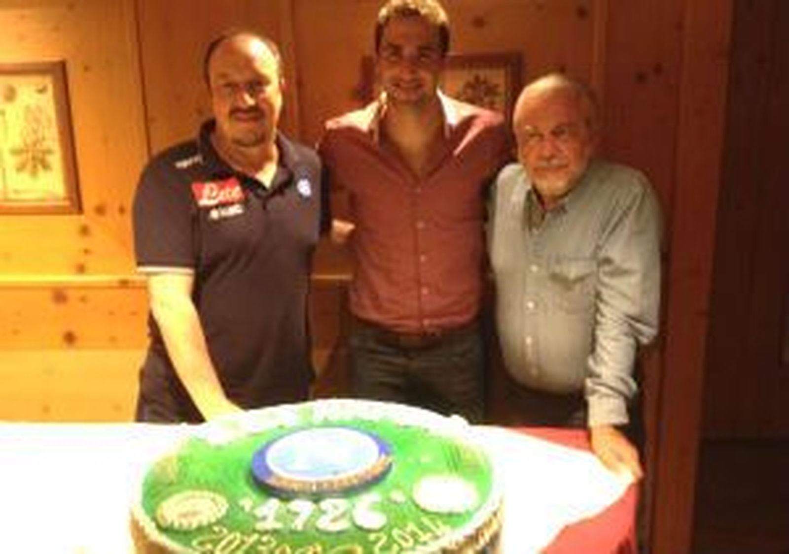 El Nápoles presenta a Higuaín, el fichaje para olvidar a Cavani