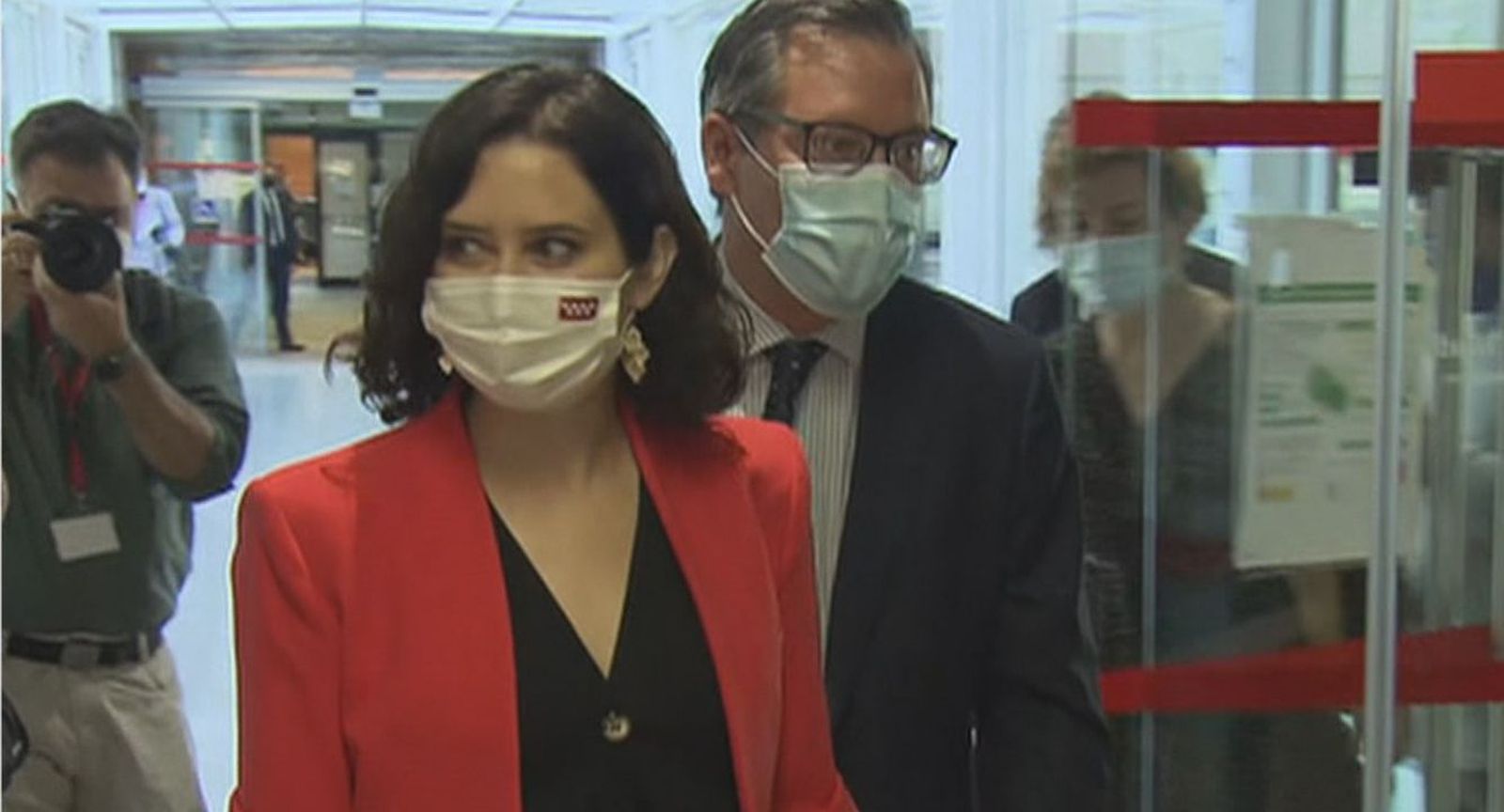 Ayuso marca también distancia con Sánchez en la ronda de contactos con los grupos de la oposición
