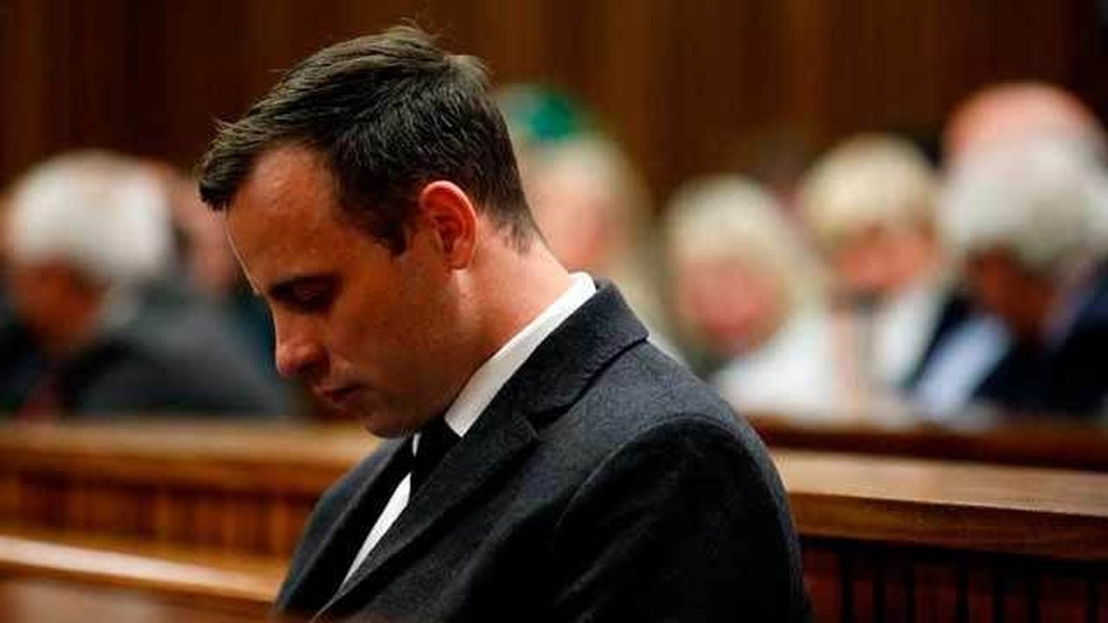 Pistorius, condenado a seis años de cárcel por el asesinato de su novia