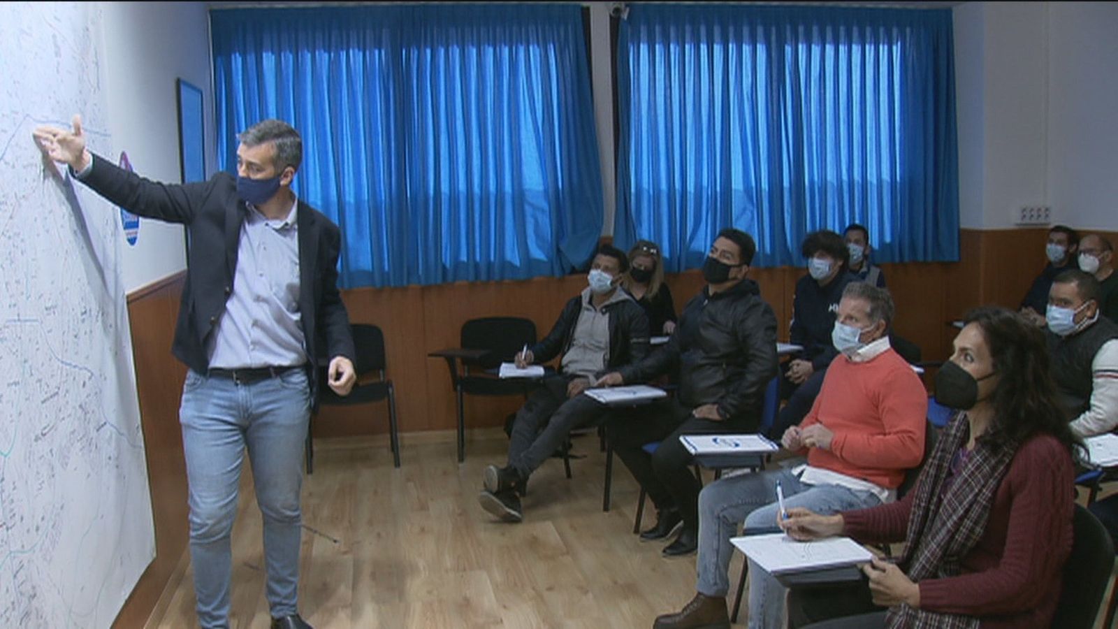 Así son las academias donde se preparan los taxistas madrileños y en el futuro los conductores de VTC