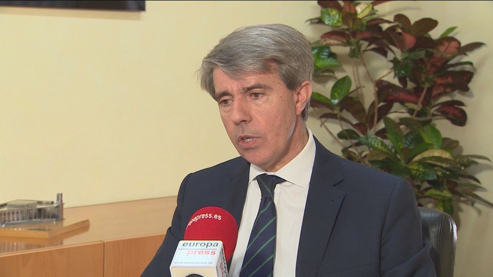 Garrido anuncia una nueva bajada de las tasas universitarias