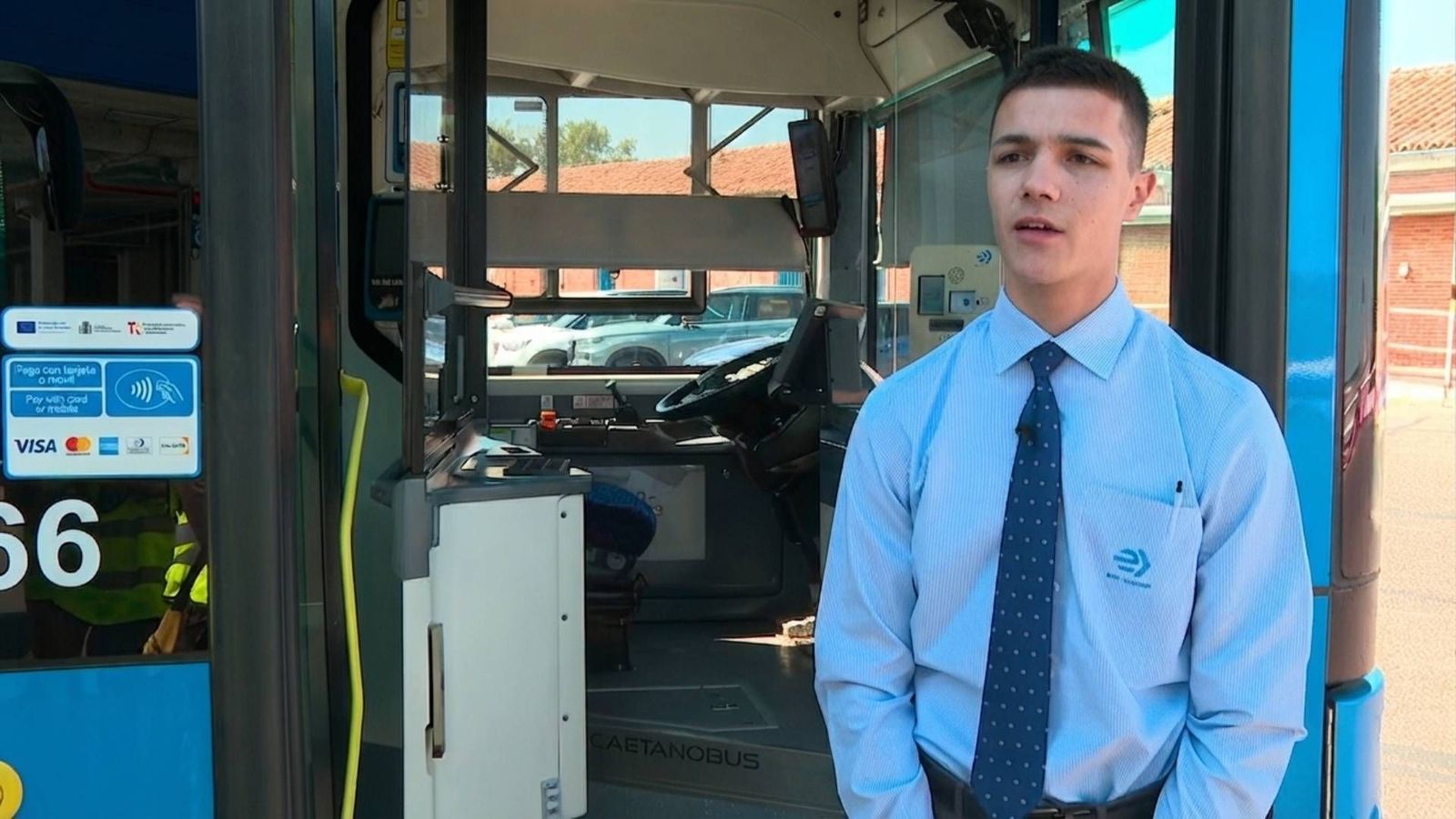 Rubén, 23 años y conductor de la EMT: "Quería seguir los pasos de mi padre y mi hermano"