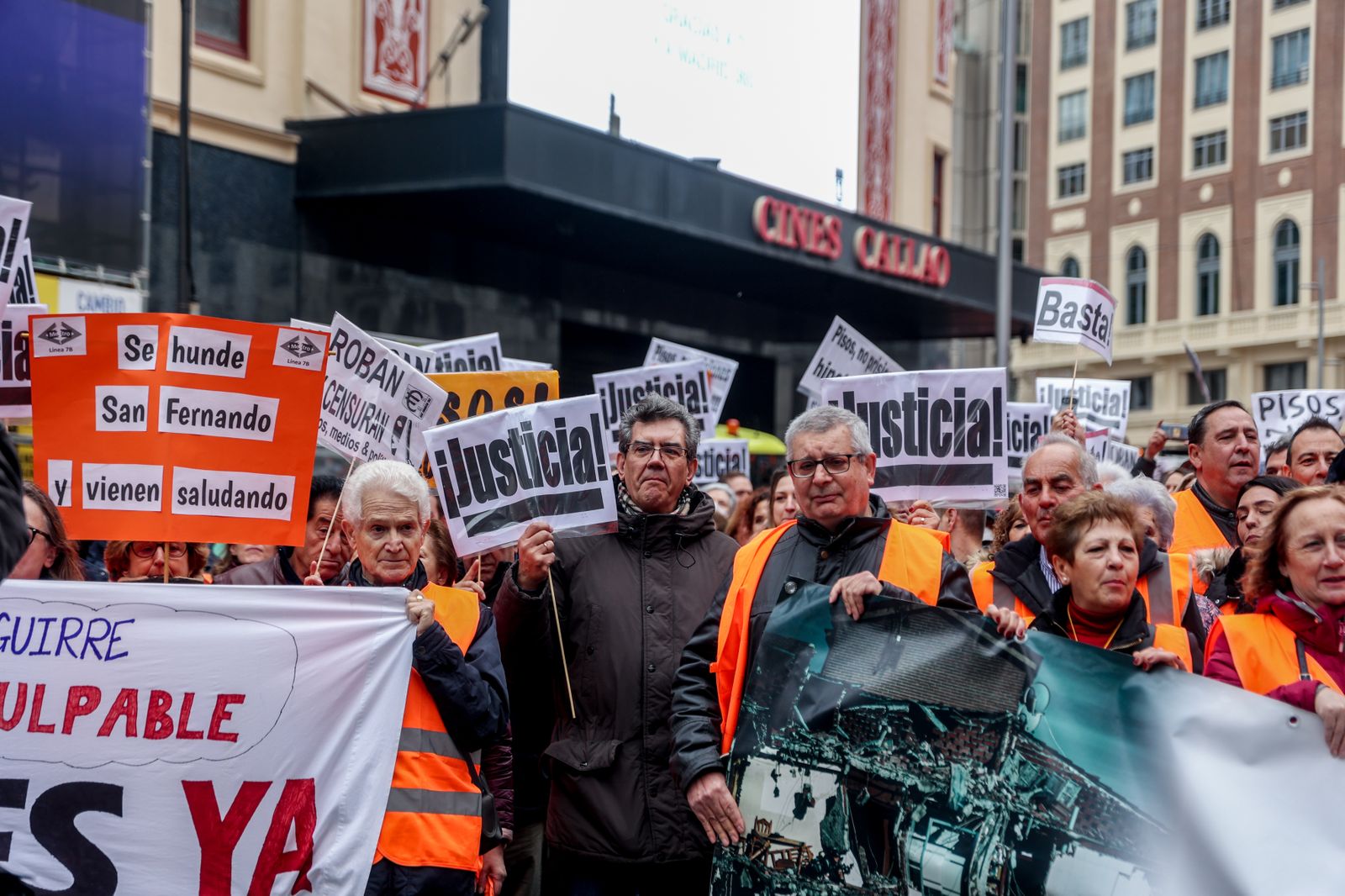 Manifestación afectados mero línea 7B de San Fernando