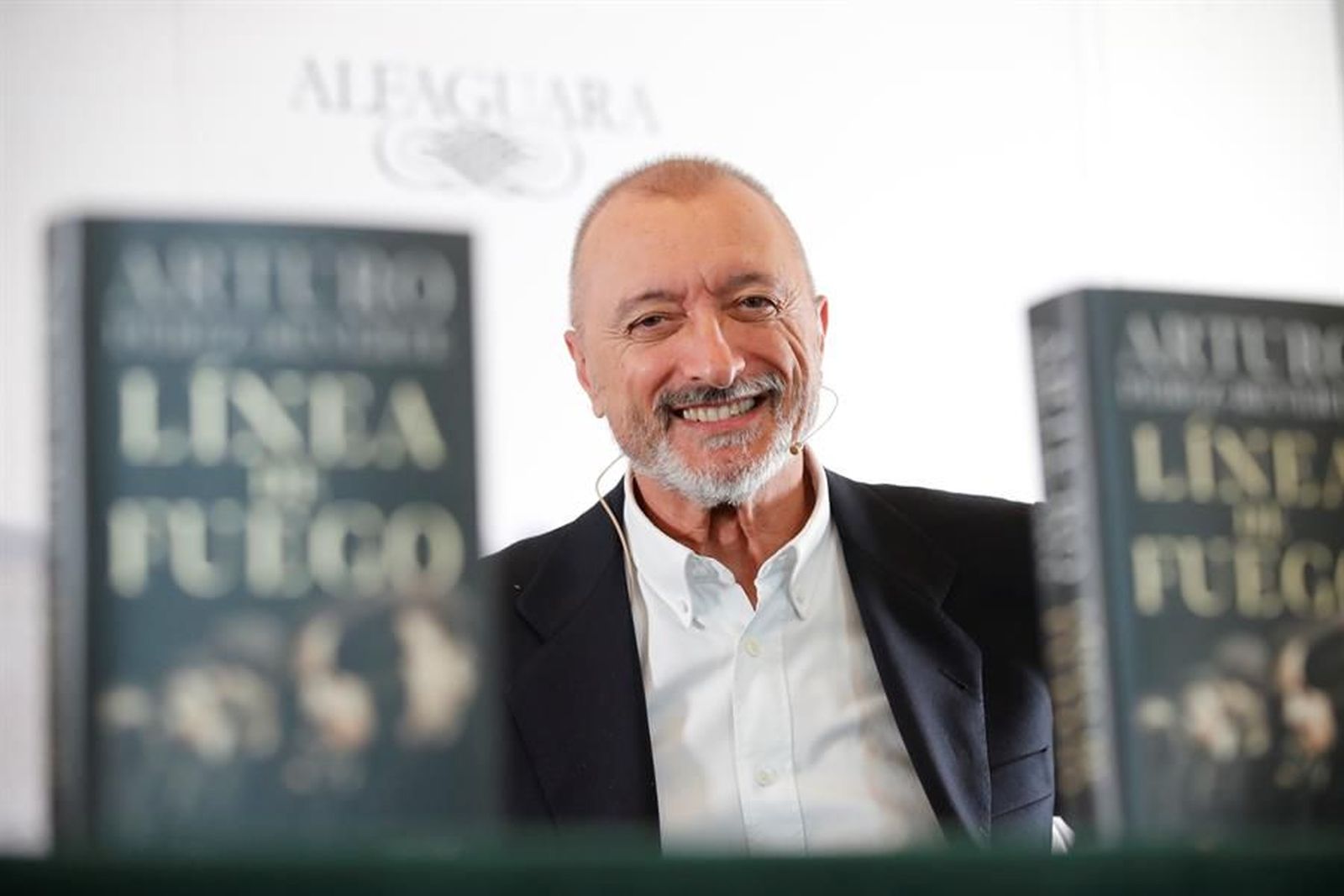 'Línea de fuego', la novela de Pérez Reverte sobre quienes combatieron en la Guerra Civil