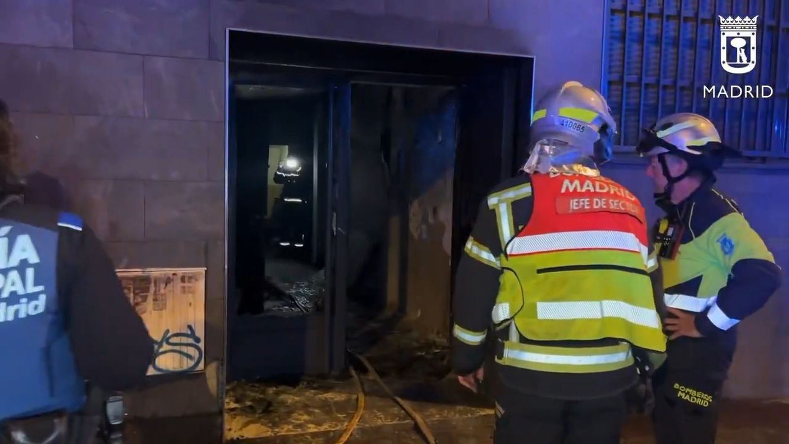 Rescatados 19 vecinos de una vivienda en avenida San Diego tras un incendio en el cuarto de contadores