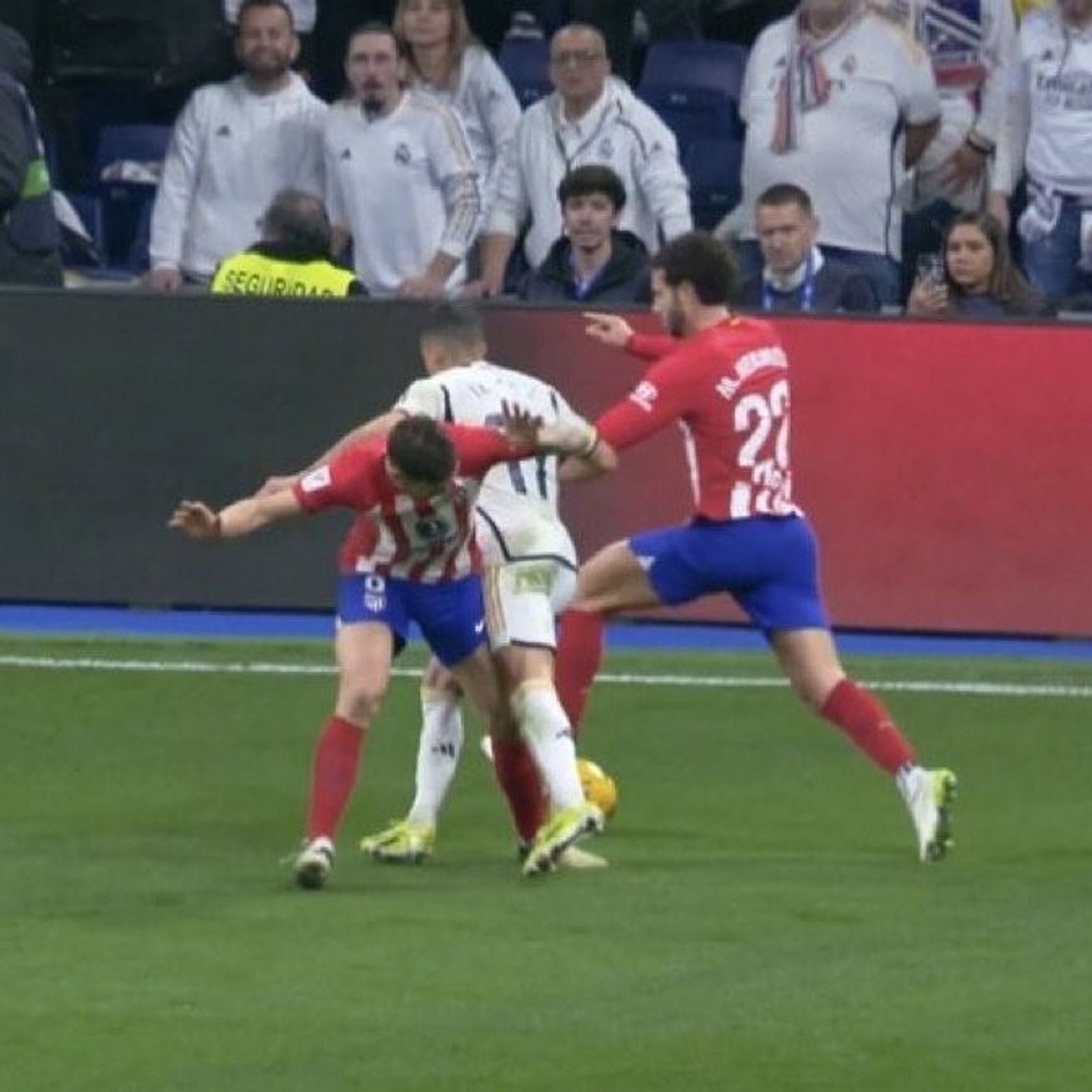 Penalti no pitado a Lucas Vázquez