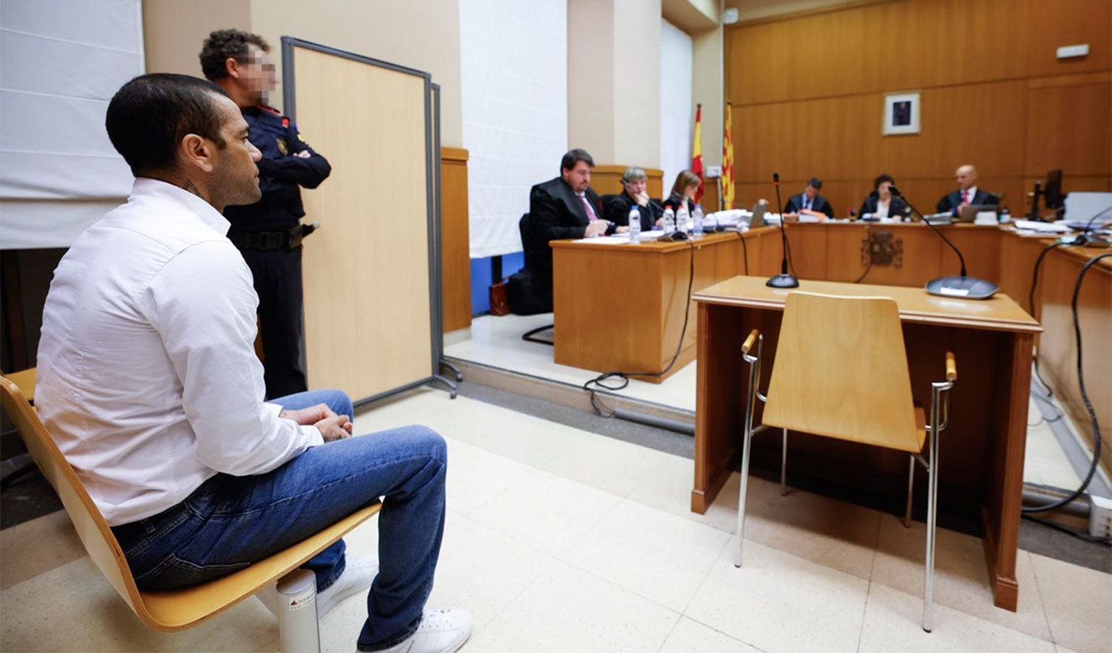 La jóven ratifica ante el tribunal que Alves la violó y su temor a que no la creyeran