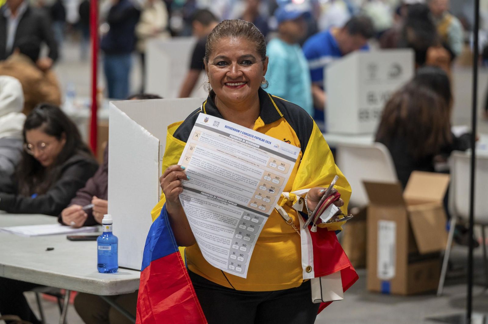 67.000 ecuatorianos votan en Madrid en un referéndum sobre justicia y seguridad