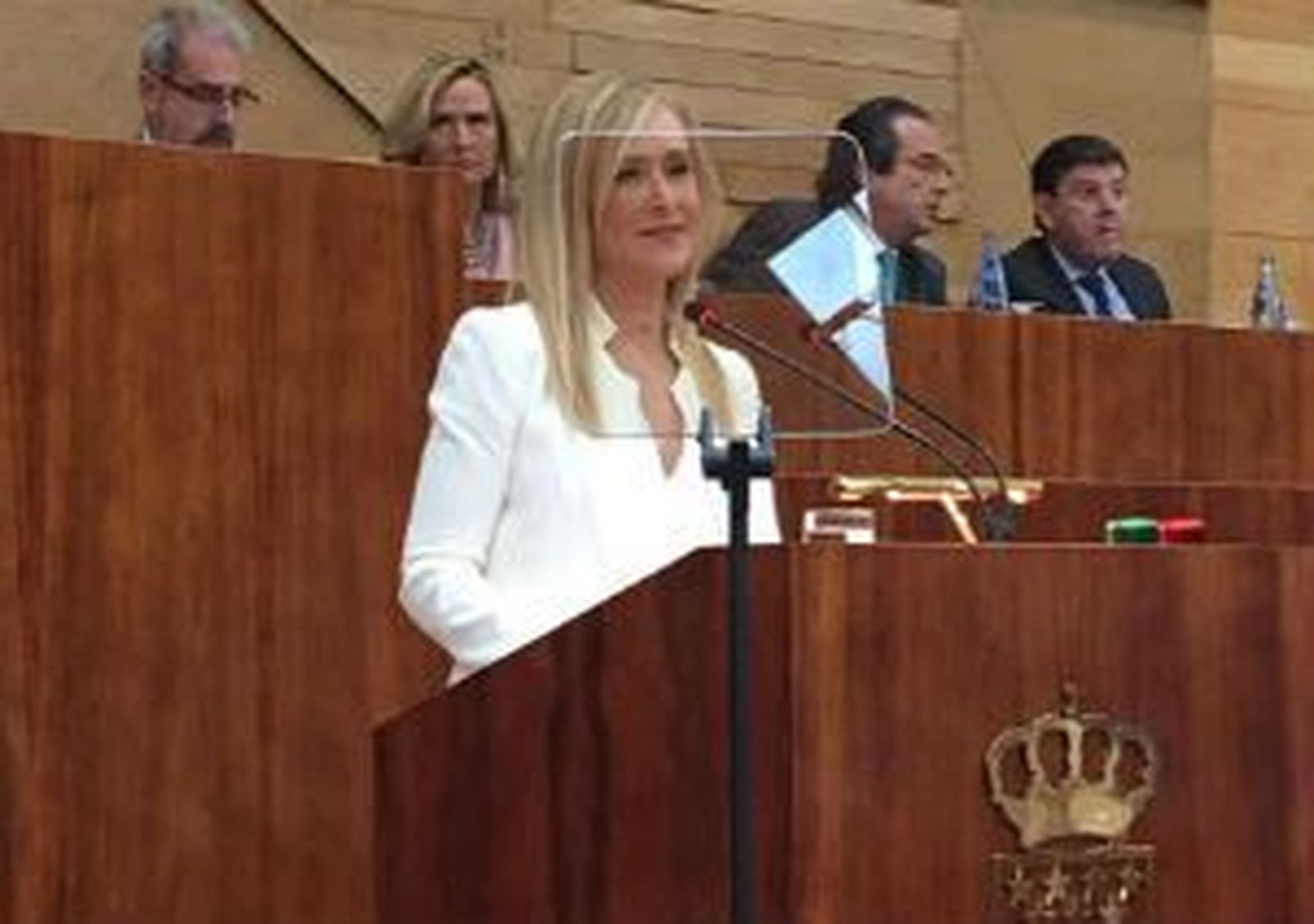 Podemos critica que Cifuentes use el teleprónter en el debate sobre el estado de la región