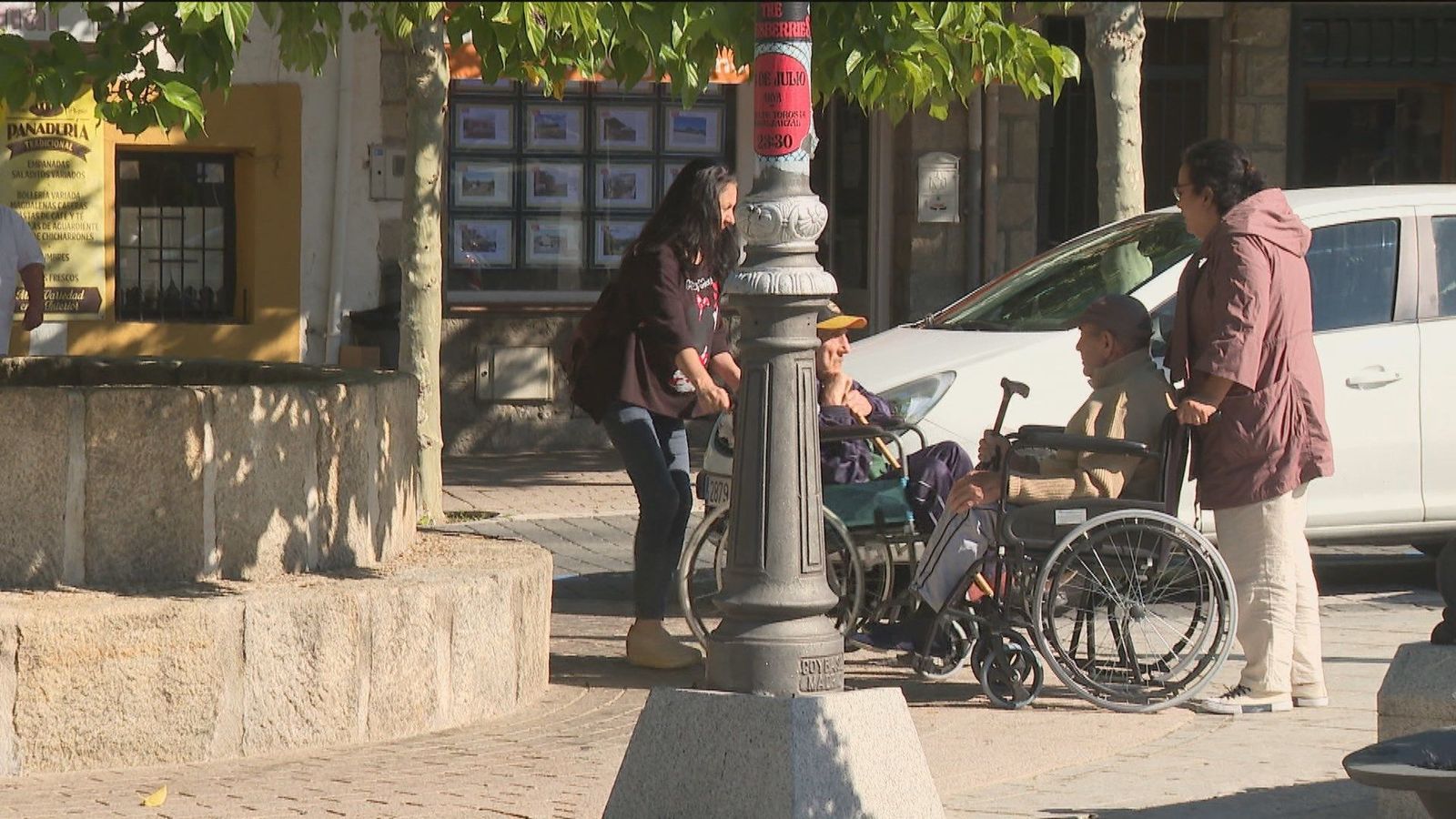 Polémica en Moralzarzal por la discriminación a los carritos de bebés y las sillas de ruedas