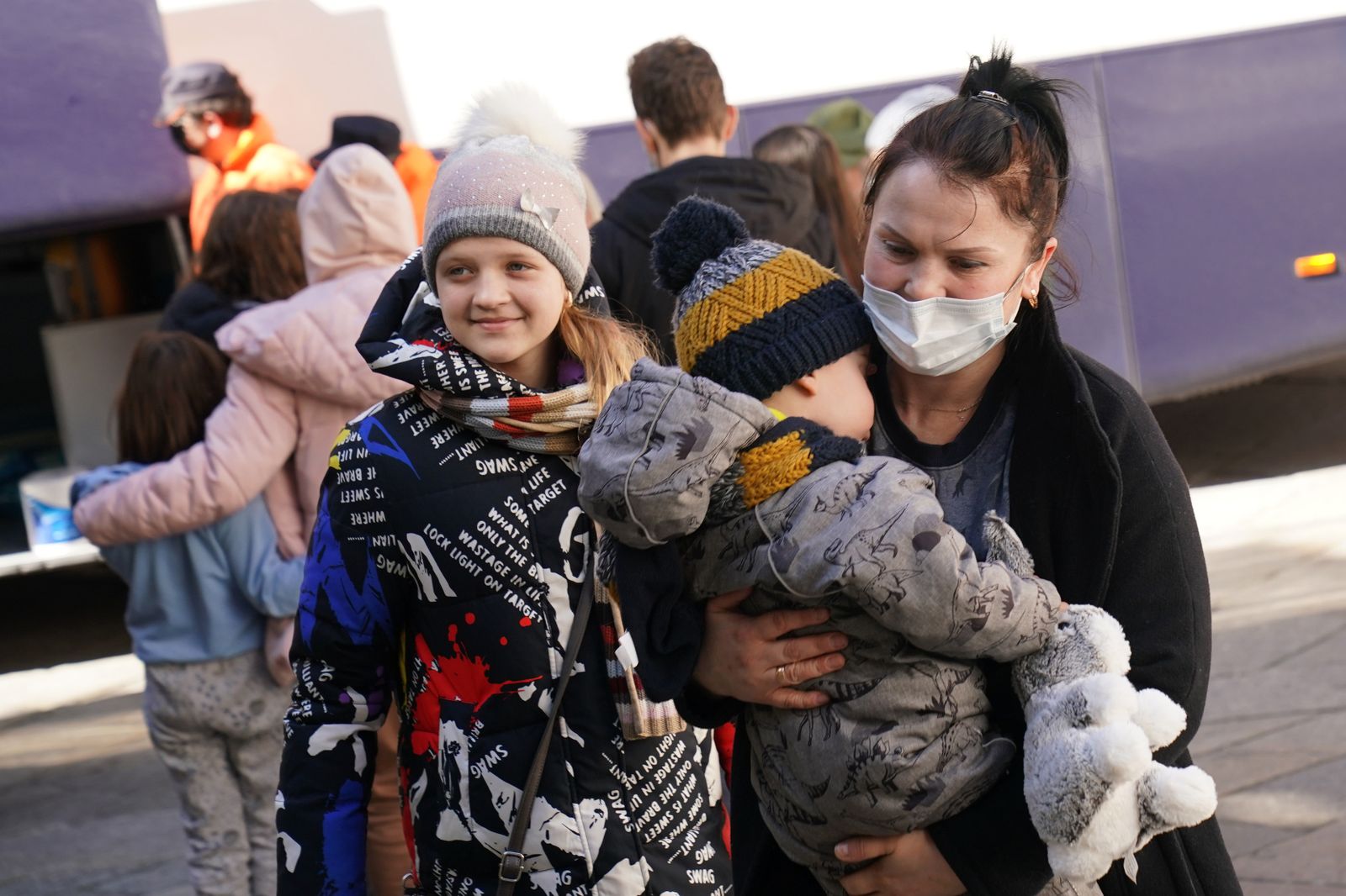 Refugiados ucranianos a su llegada a España en autobús