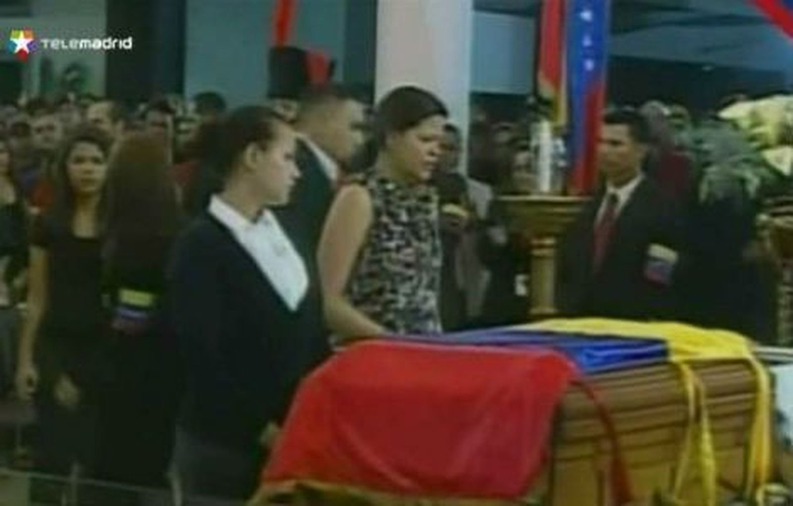 El adiós a Chávez se mezcla con las maniobras para la sucesión