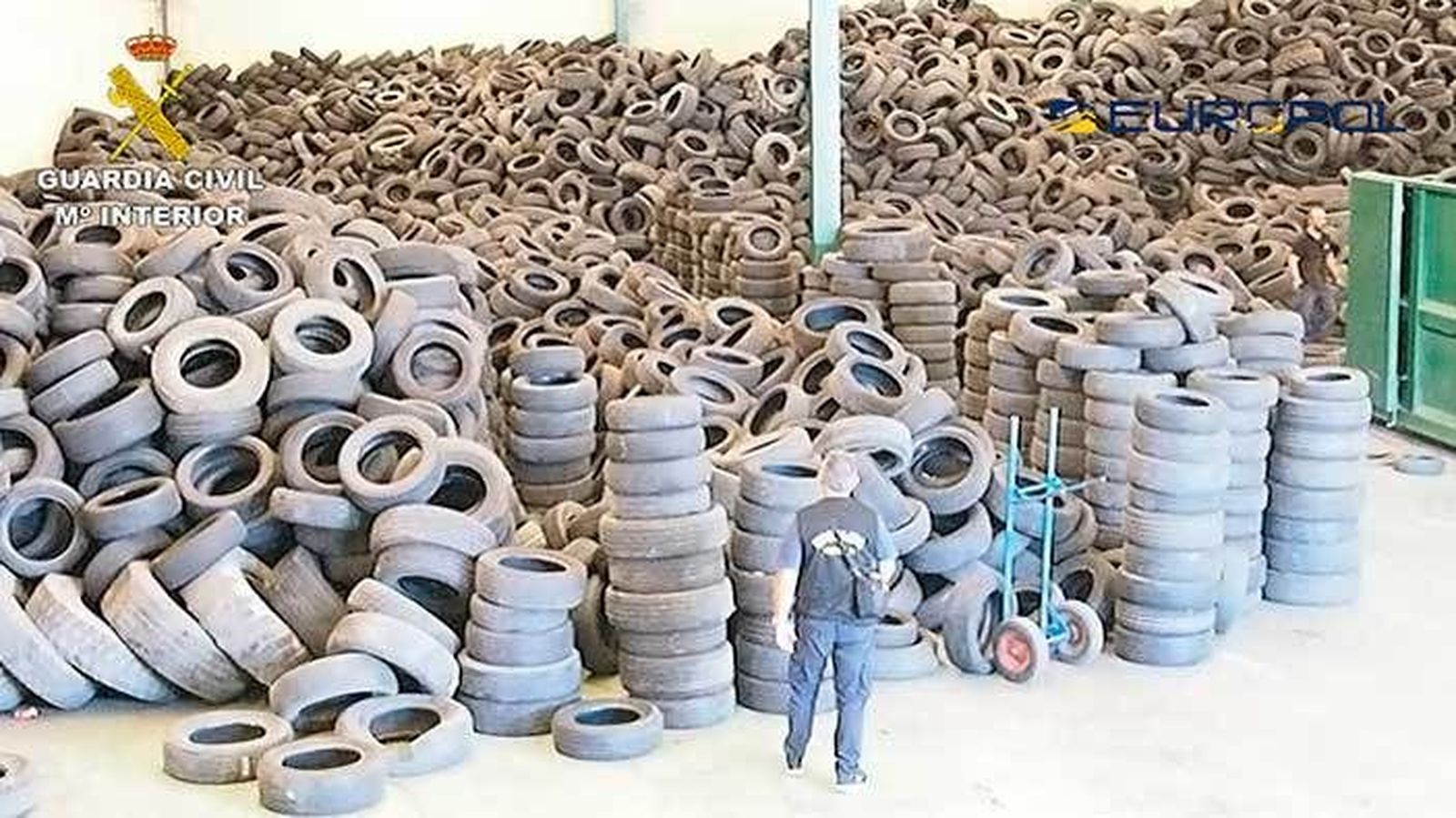 Desmantelada una  banda que vendía ilegalmente neumáticos usados a países de tercer mundo