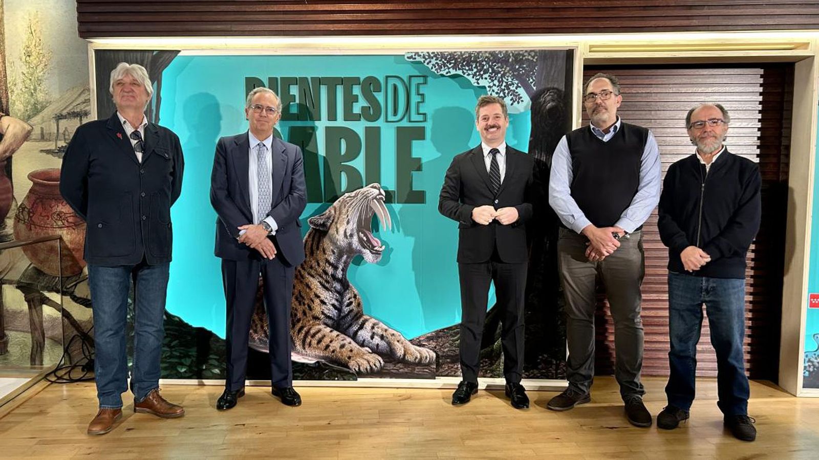 El Museo Arqueológico inaugura su nueva exposición sobre los 'Dientes de sable'