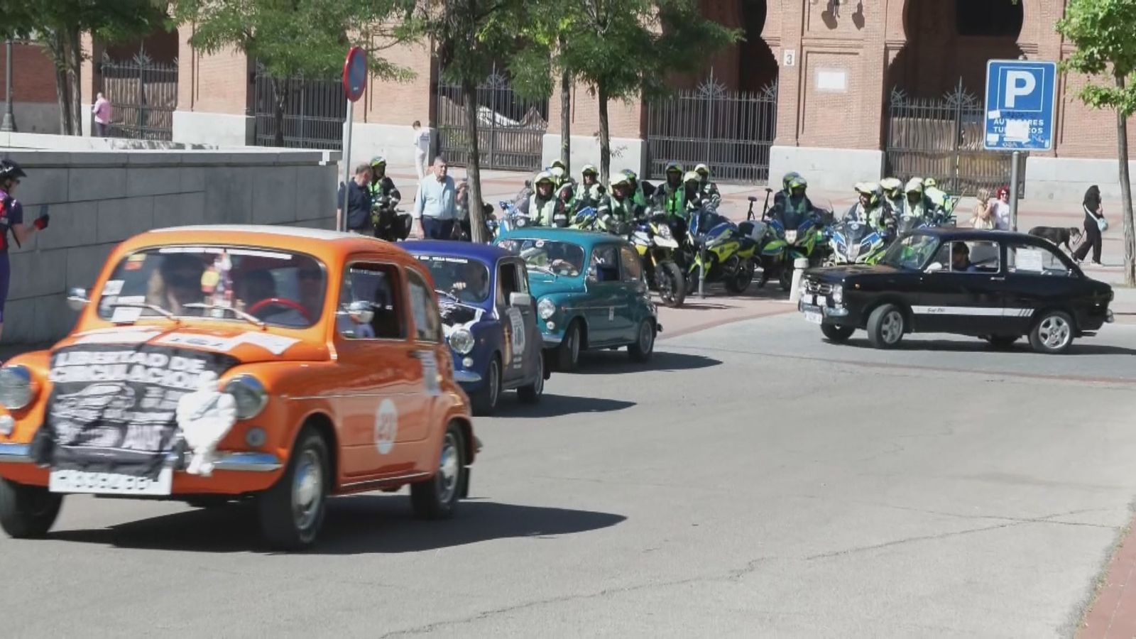 Protesta de personas en coches contra Madrid 360