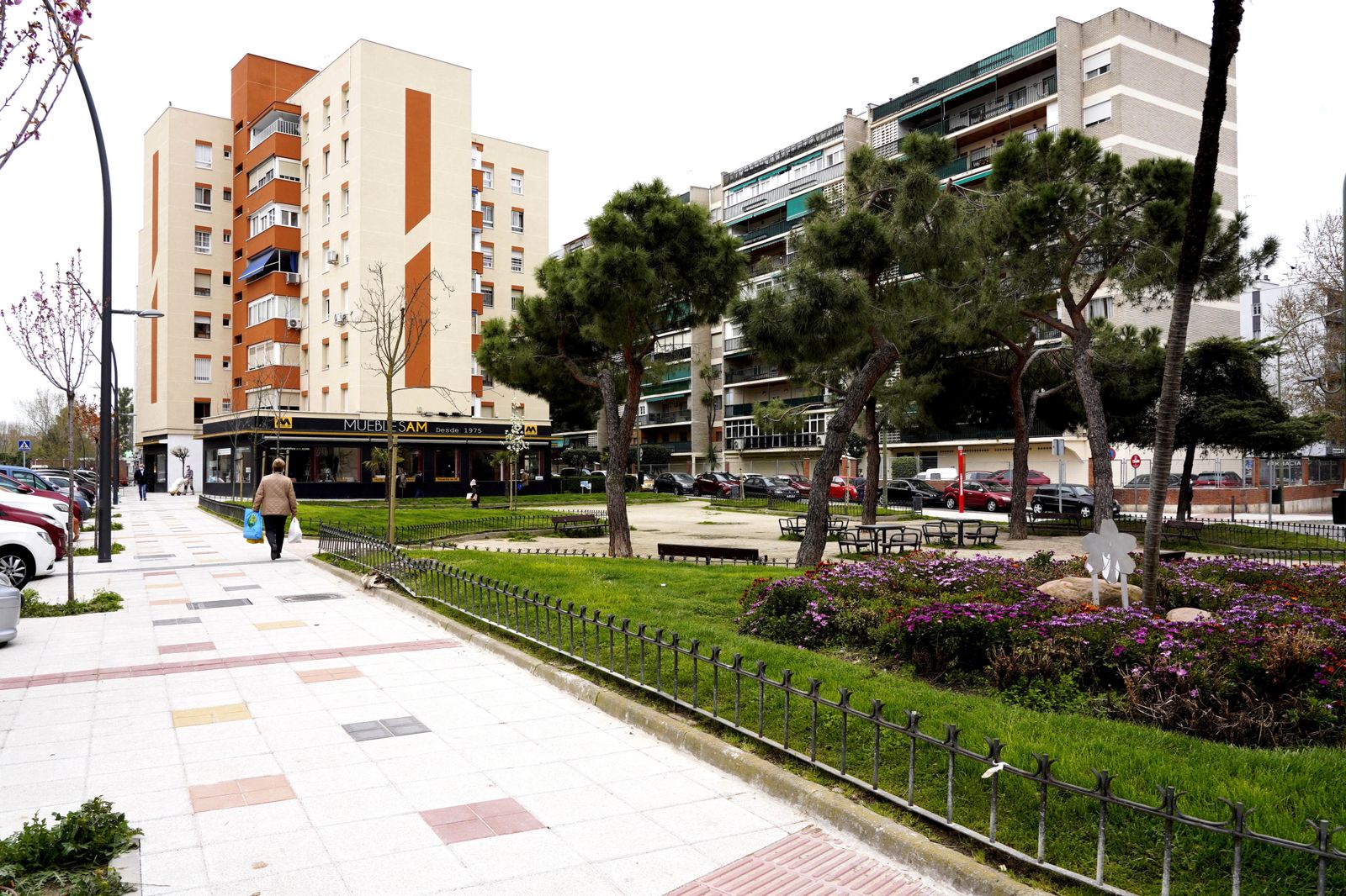 Cambio del pavimento en las aceras y nuevas jardinerías en Móstoles