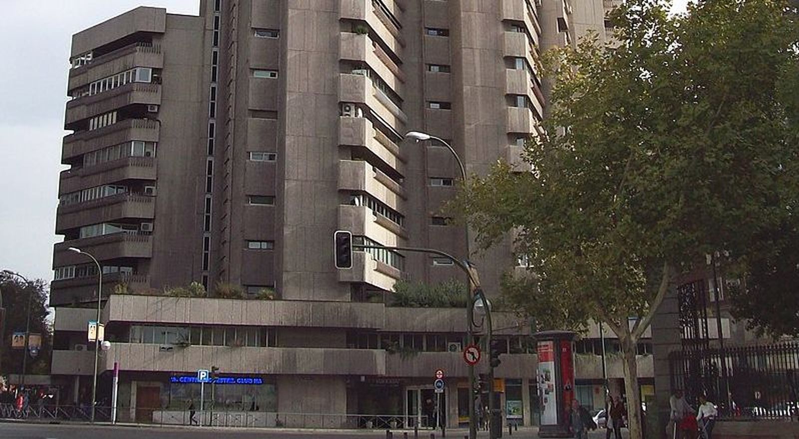 Planta baja de la Torre de Valencia, en Madrid, obra de Javier Carvajal