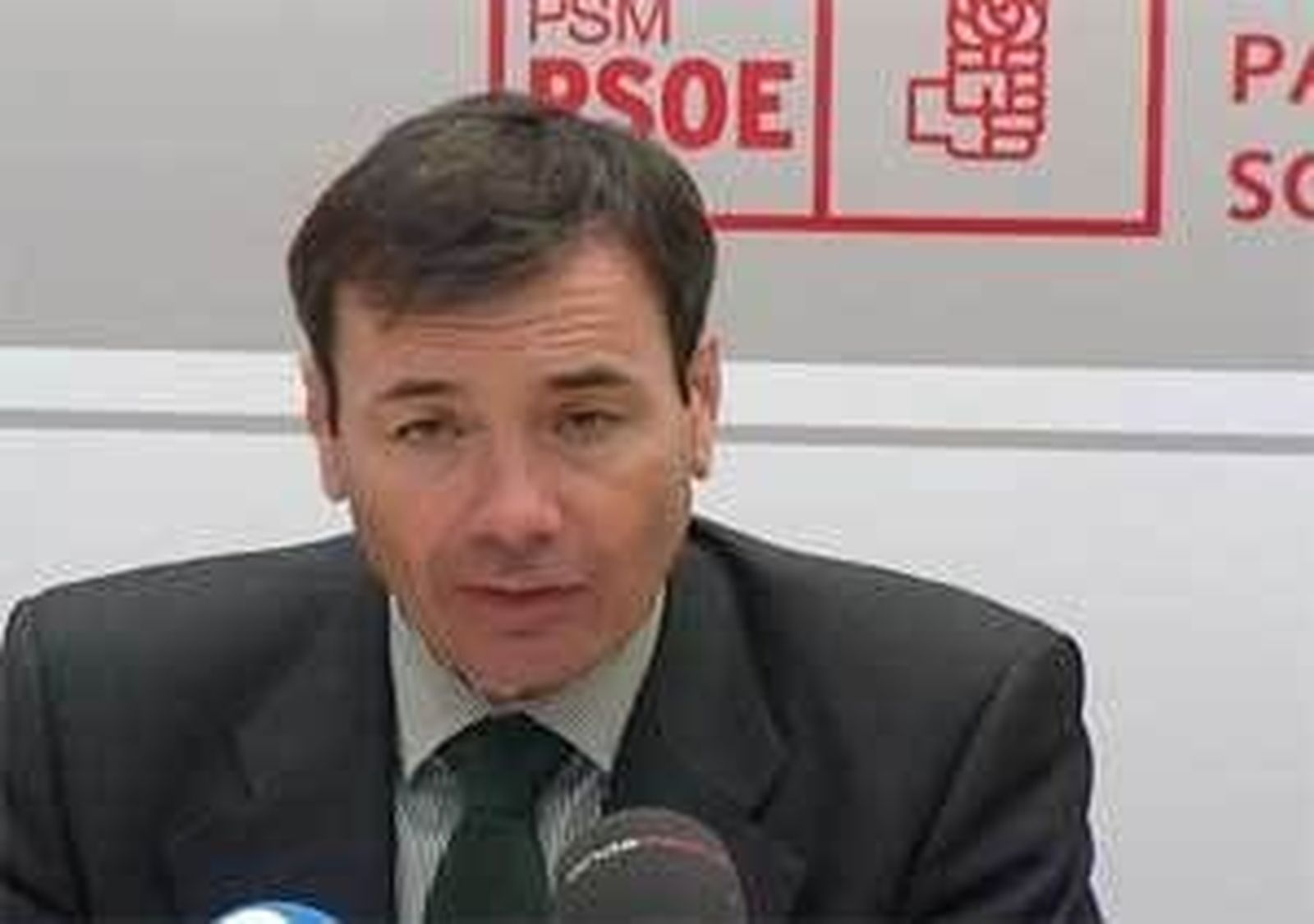 Gómez y los sindicatos de Iberia piden a la empresa que negocie un plan de viabilidad