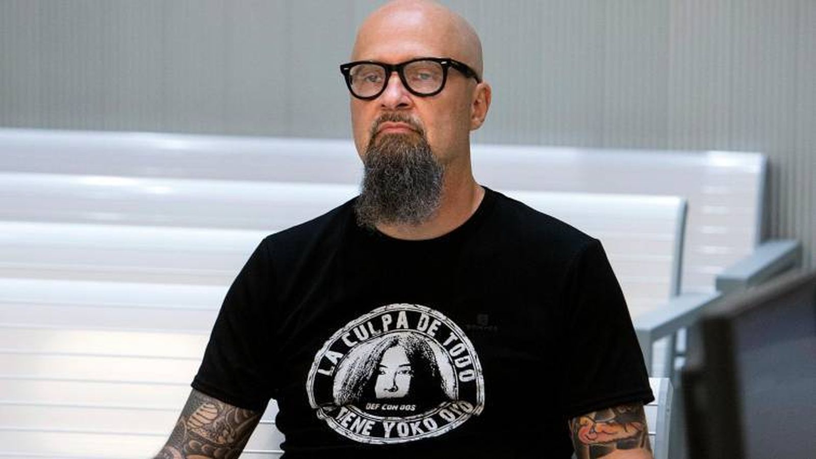 El líder de la banda de rock Def con Dos, César Strawberry