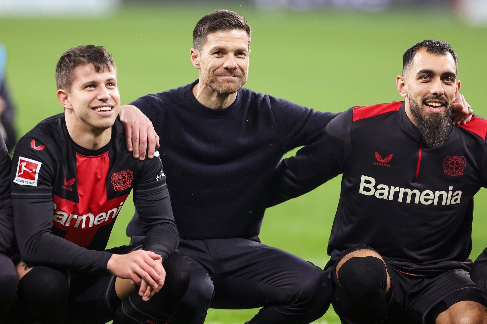 Xabi Alonso junto a Borja Iglesias