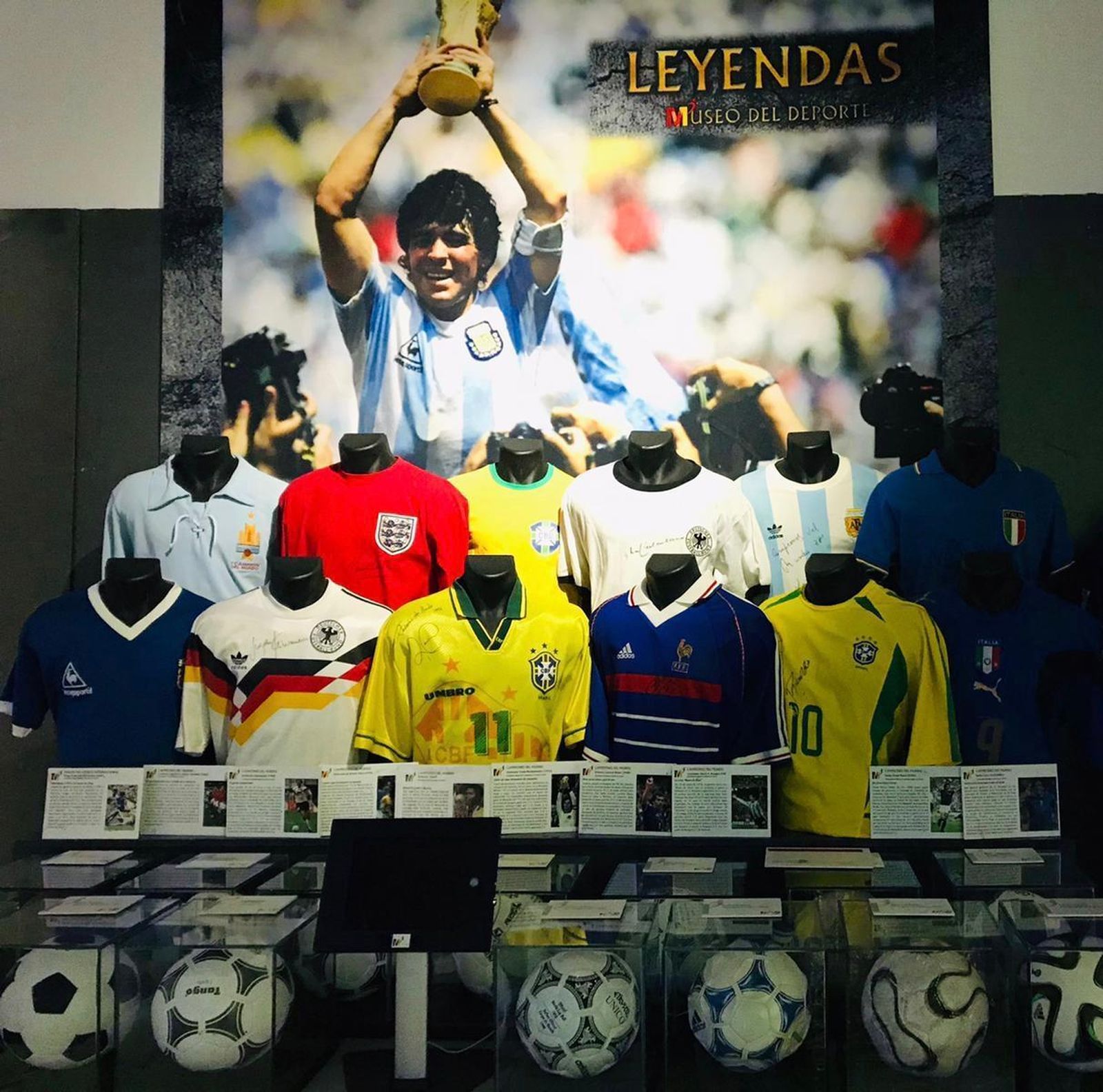 Una exposición muestra más de 500 objetos pertenecientes a leyendas del deporte