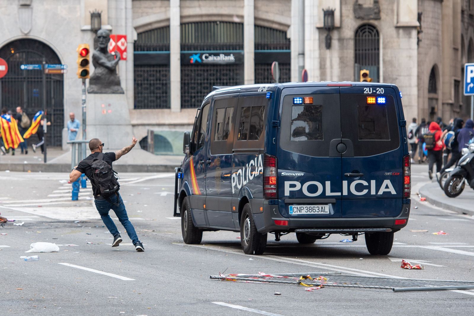SUP y JUPOL tachan de "atropello" democrático la amnistía que dejará solos a los policías imputados