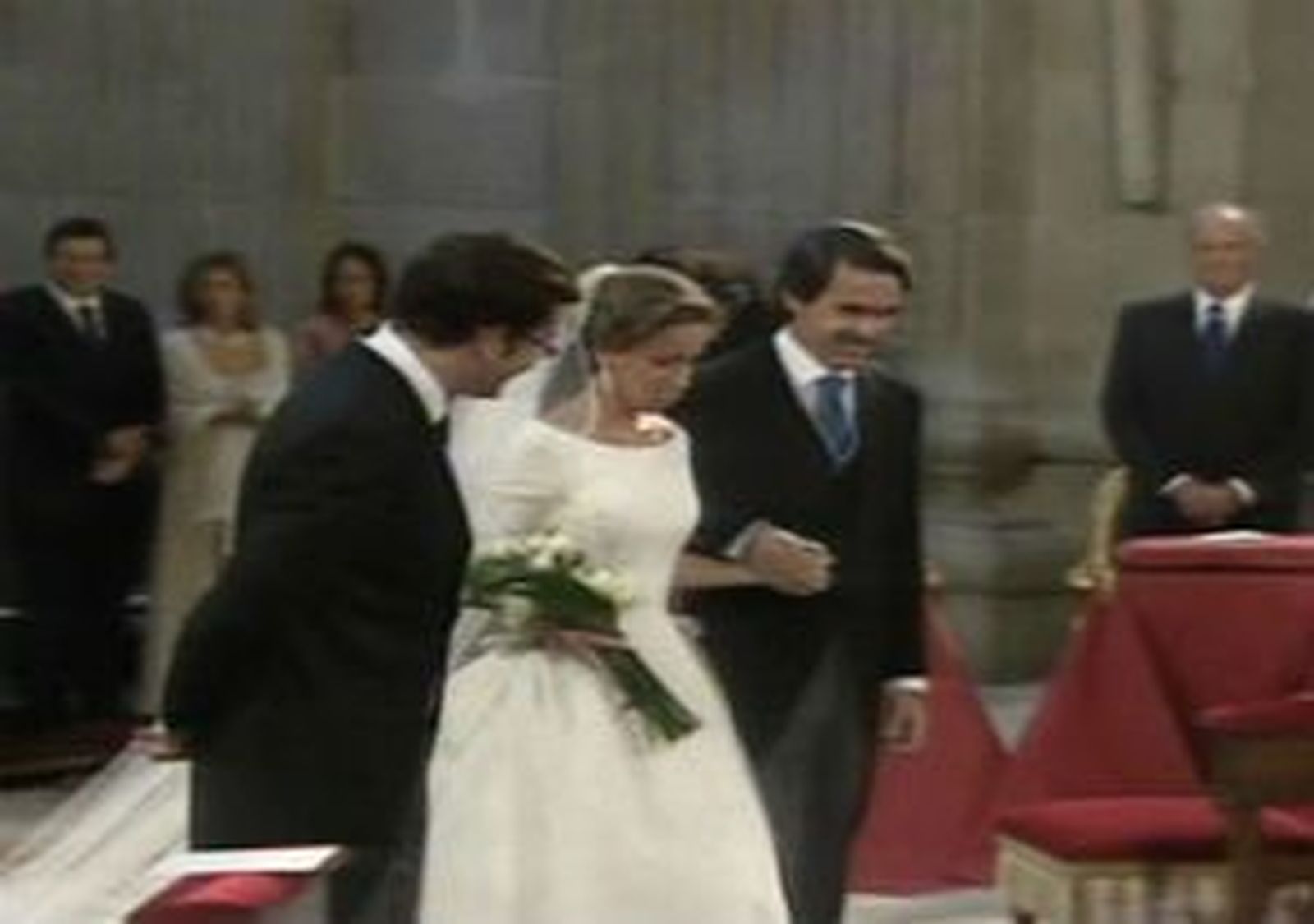 Botella niega contrapartidas por el regalo de boda: "La duda ofende"