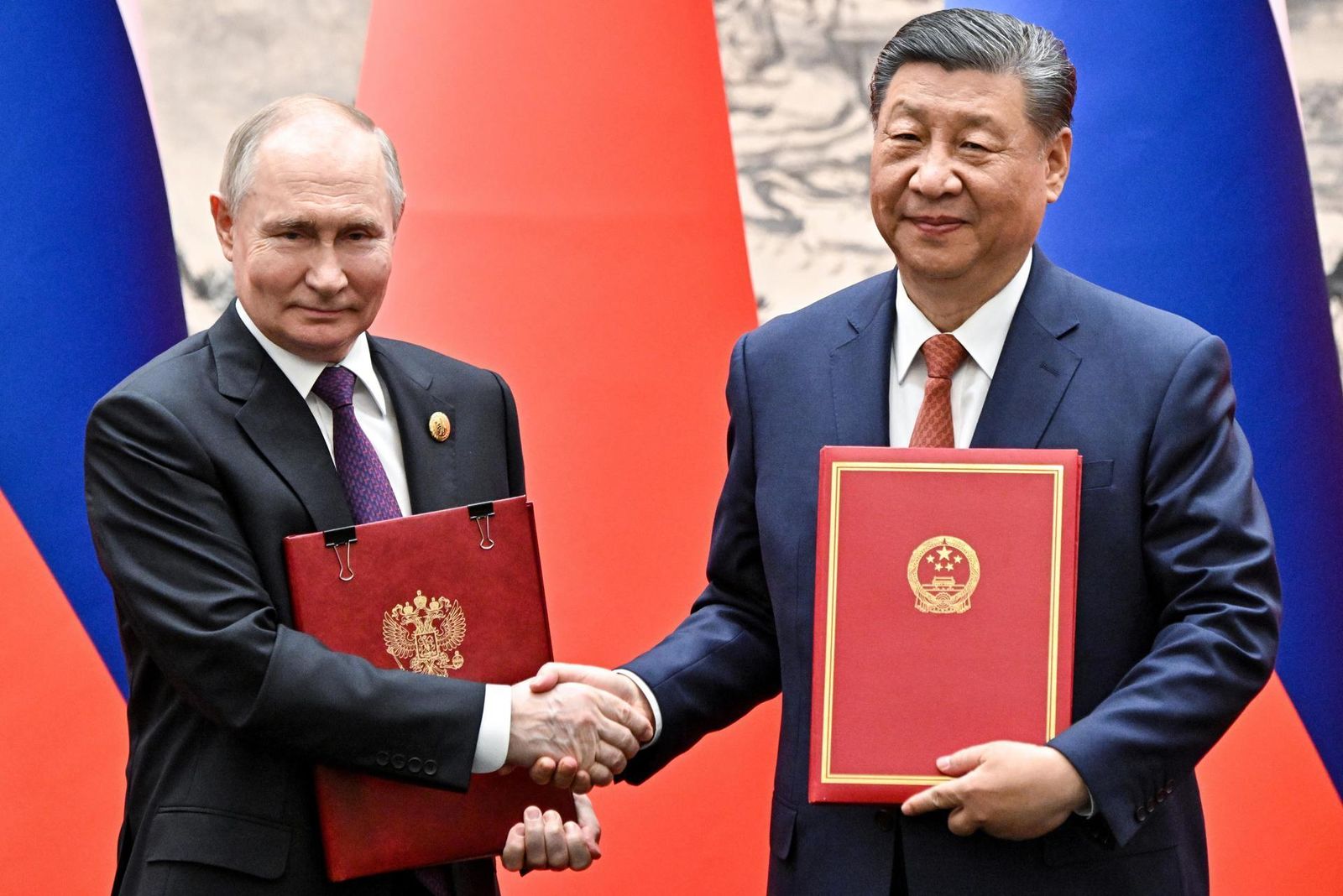 Putin y Xi Jinping sellan su estrategia de energía y comercio