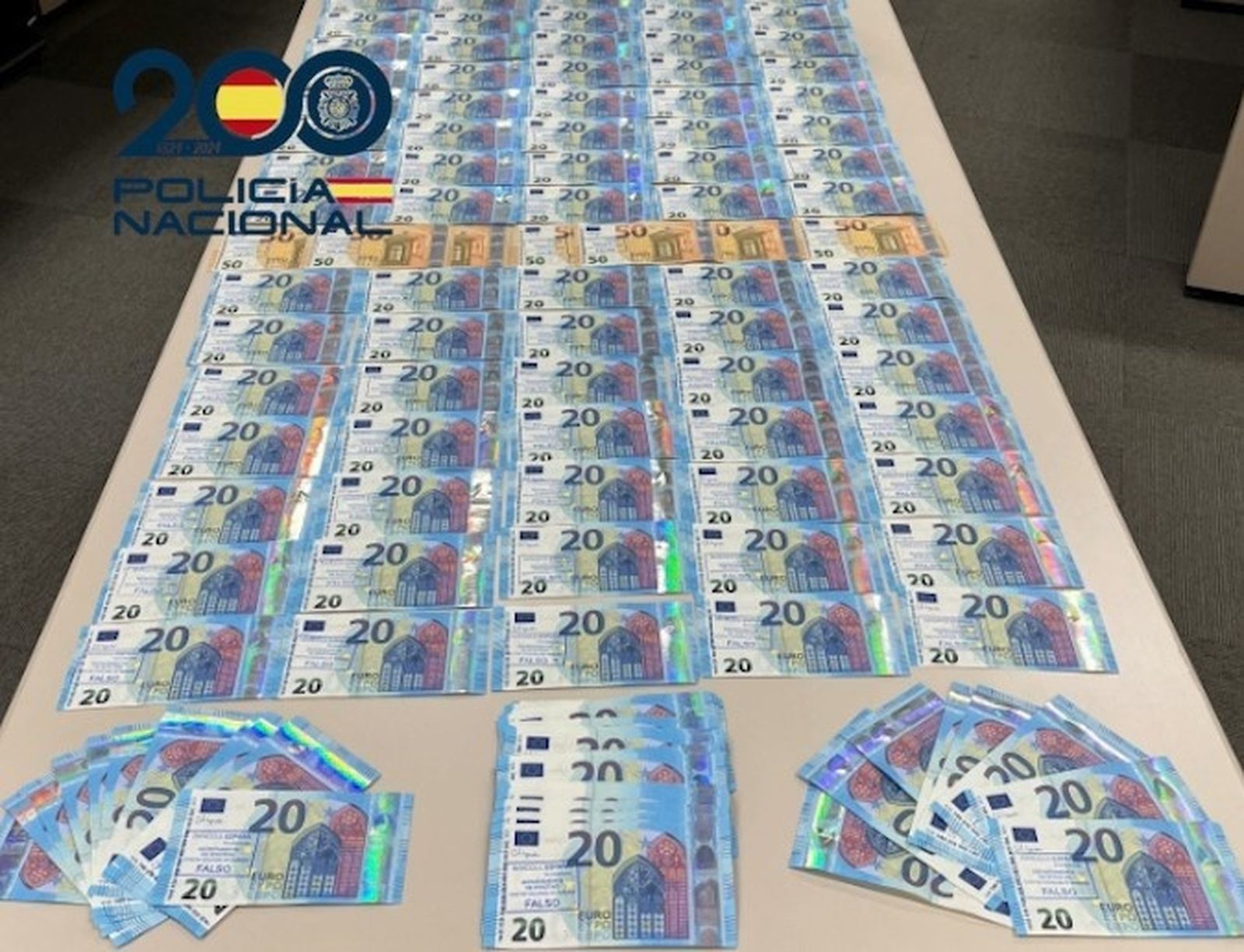 12 detenidos por comprar billetes falsos fabricados por la Camorra en Italia