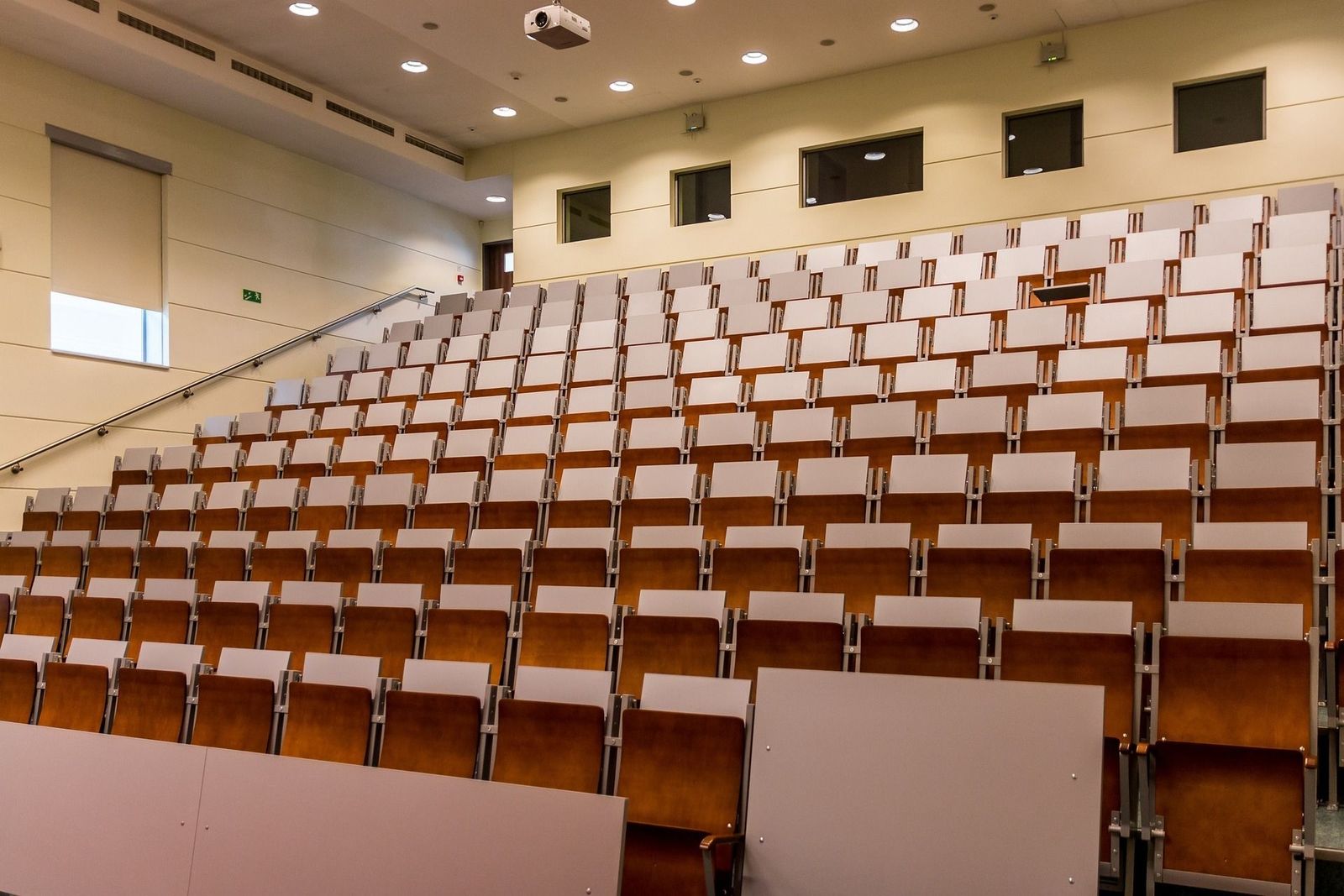 Caos en los campus por la ley de Universidades: alumnos sin clases y profesores en la calle