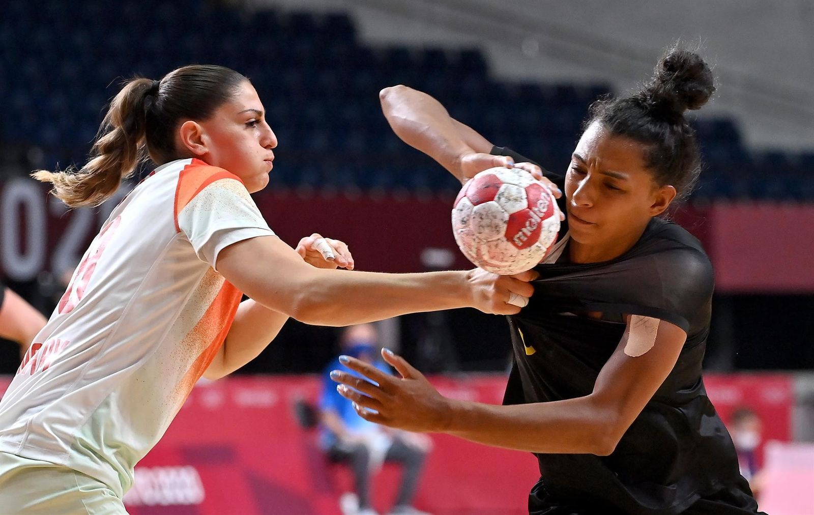 Selección española femenina de balonmano ante Rusia