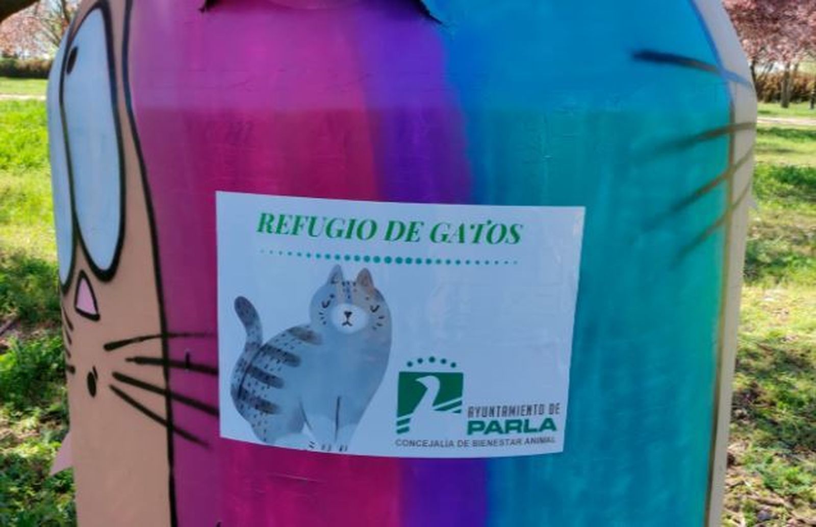 Parla reconvierte contenedores reciclados en refugios para gatos callejeros