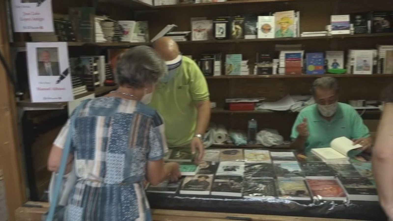 Nos colamos en la Feria del Libro de Puente de Vallecas