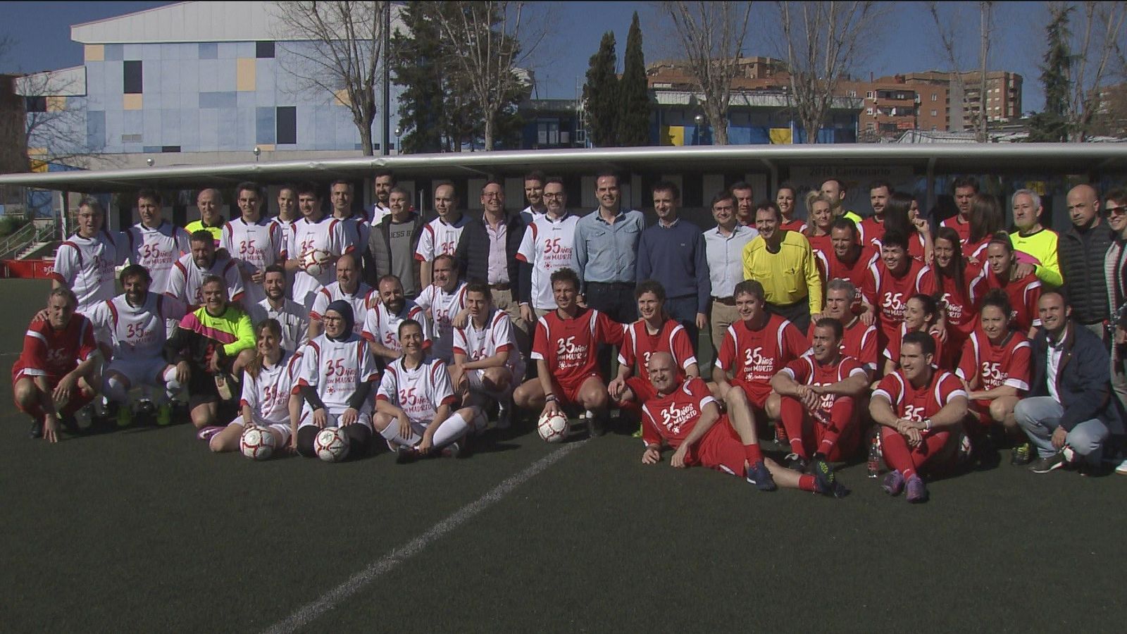 Políticos y periodistas firman tablas en el 35º aniversario de Onda Madrid