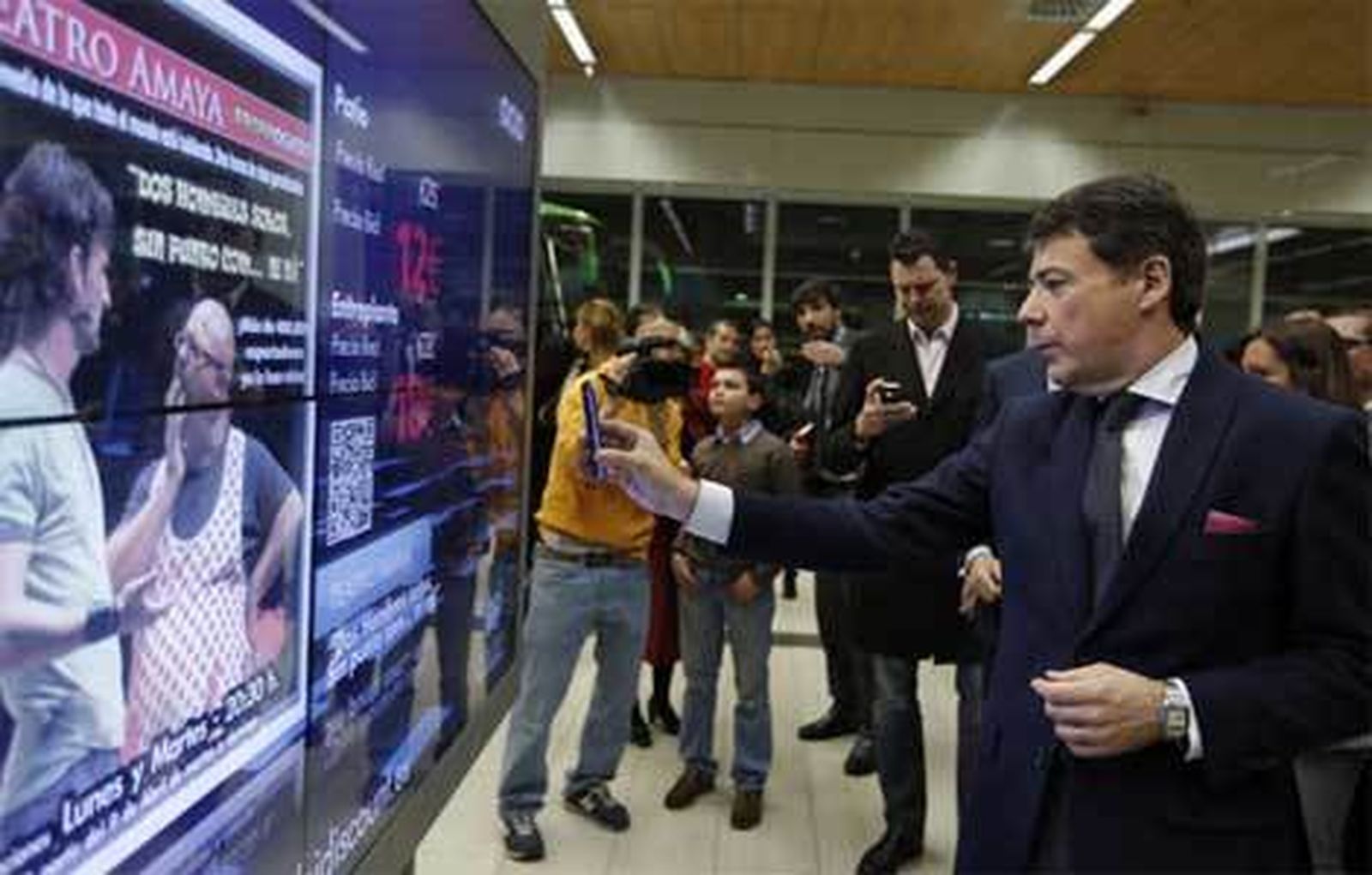 Los madrileños podrán comprar con el móvil en el Intercambiador de Moncloa