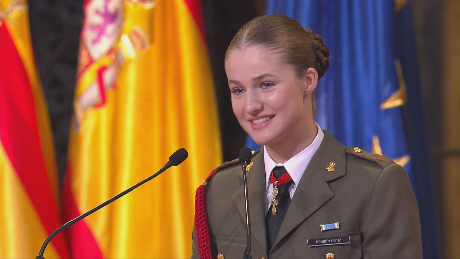 La princesa Leonor recibe el homenaje de las instituciones aragonesas en su despedida de la Academia de Zaragoza