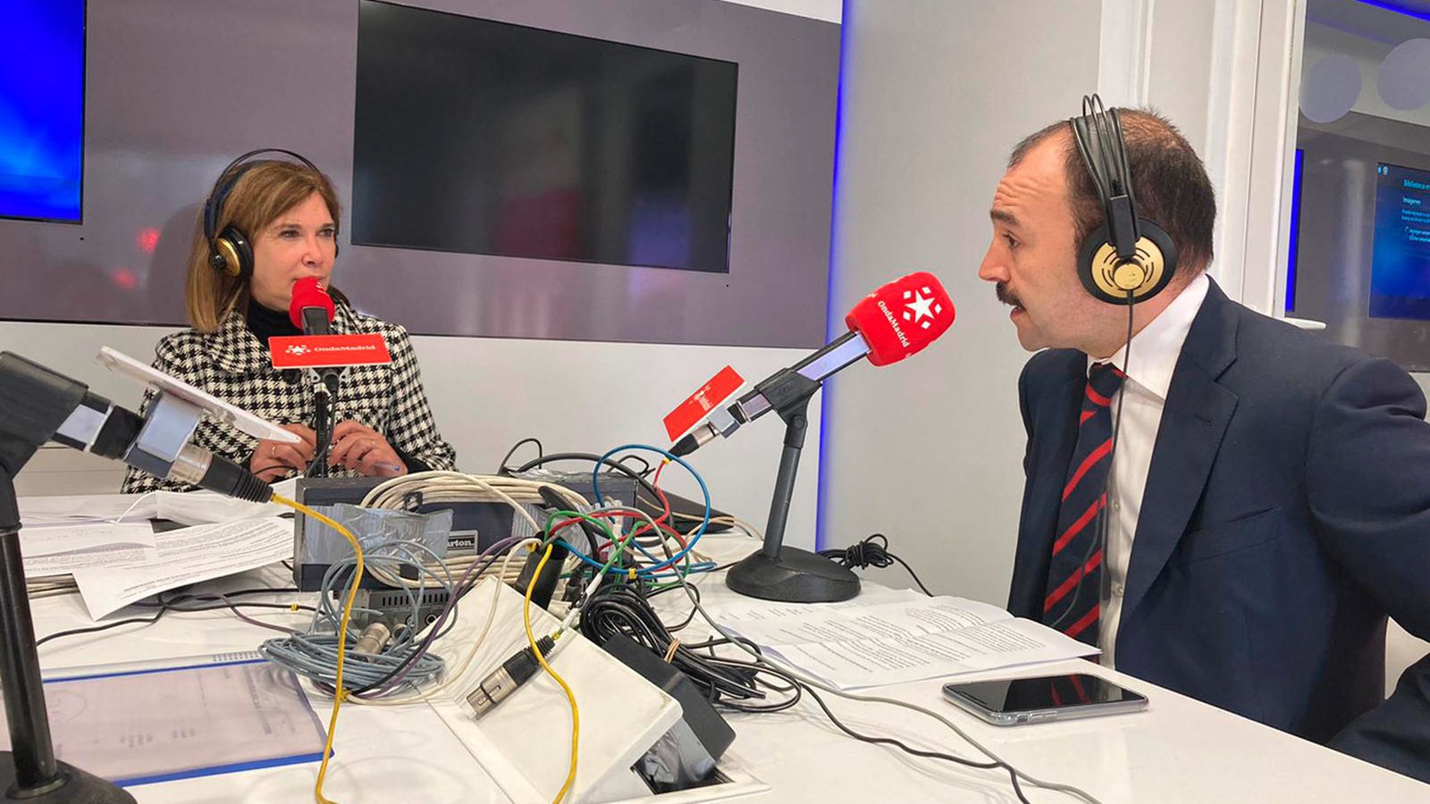 Ely del Valle entrevista en Onda Madrid al consejero de Economía Manuel Giménez Rasero