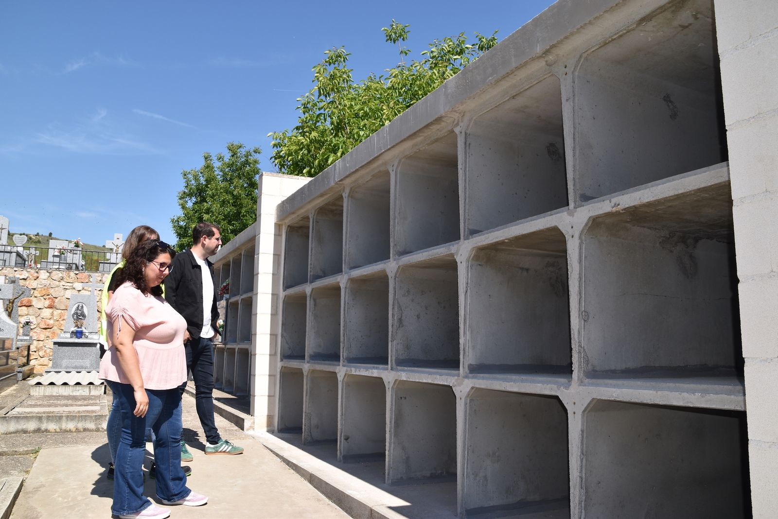 Visita municipal al cementerio de Orusco de Tajuña
